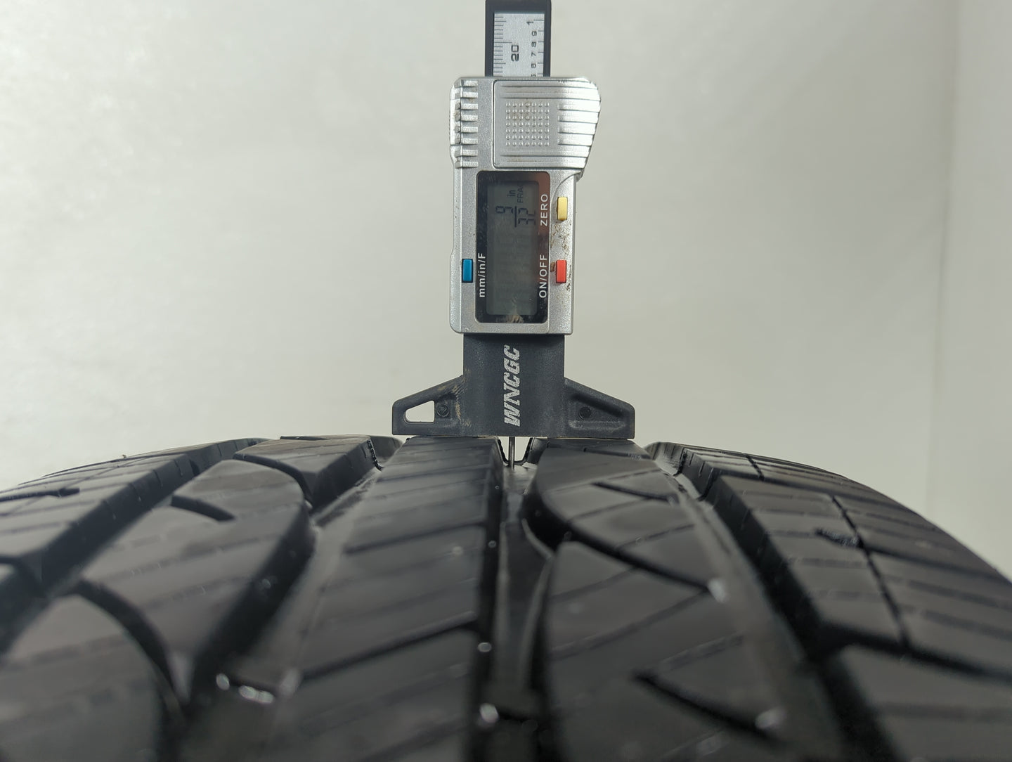 Used Tire 215/55R16 KELLY EDGE TOURING 93H - Tread Depth 9/32 - Oemusedautoparts1.com