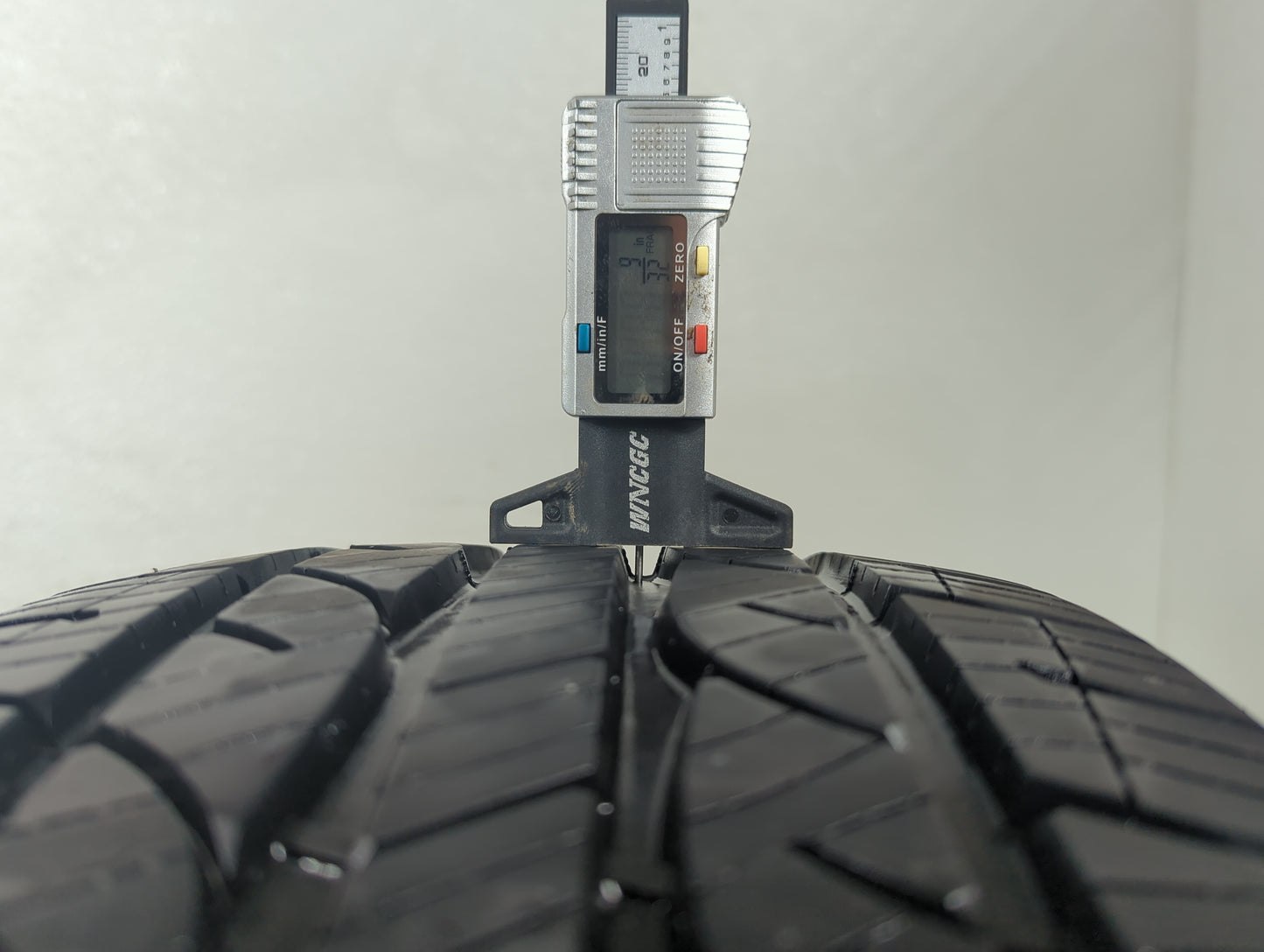 Used Tire 215/55R16 KELLY EDGE TOURING 93H - Tread Depth 9/32 - Oemusedautoparts1.com
