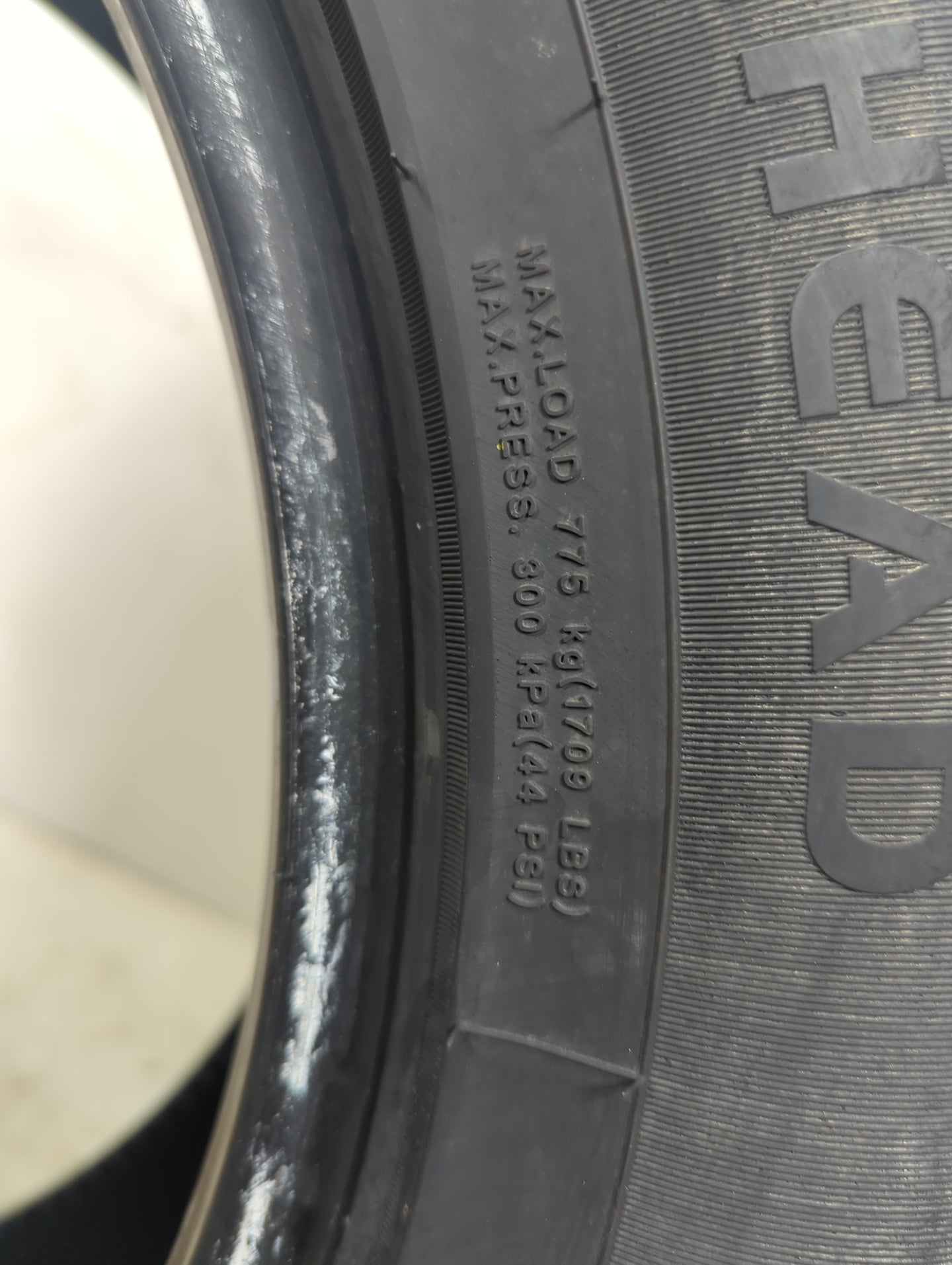 Used Tire 235/55R17 IRONHEAD REFLEX H/T - Tread Depth 9/32 - Oemusedautoparts1.com