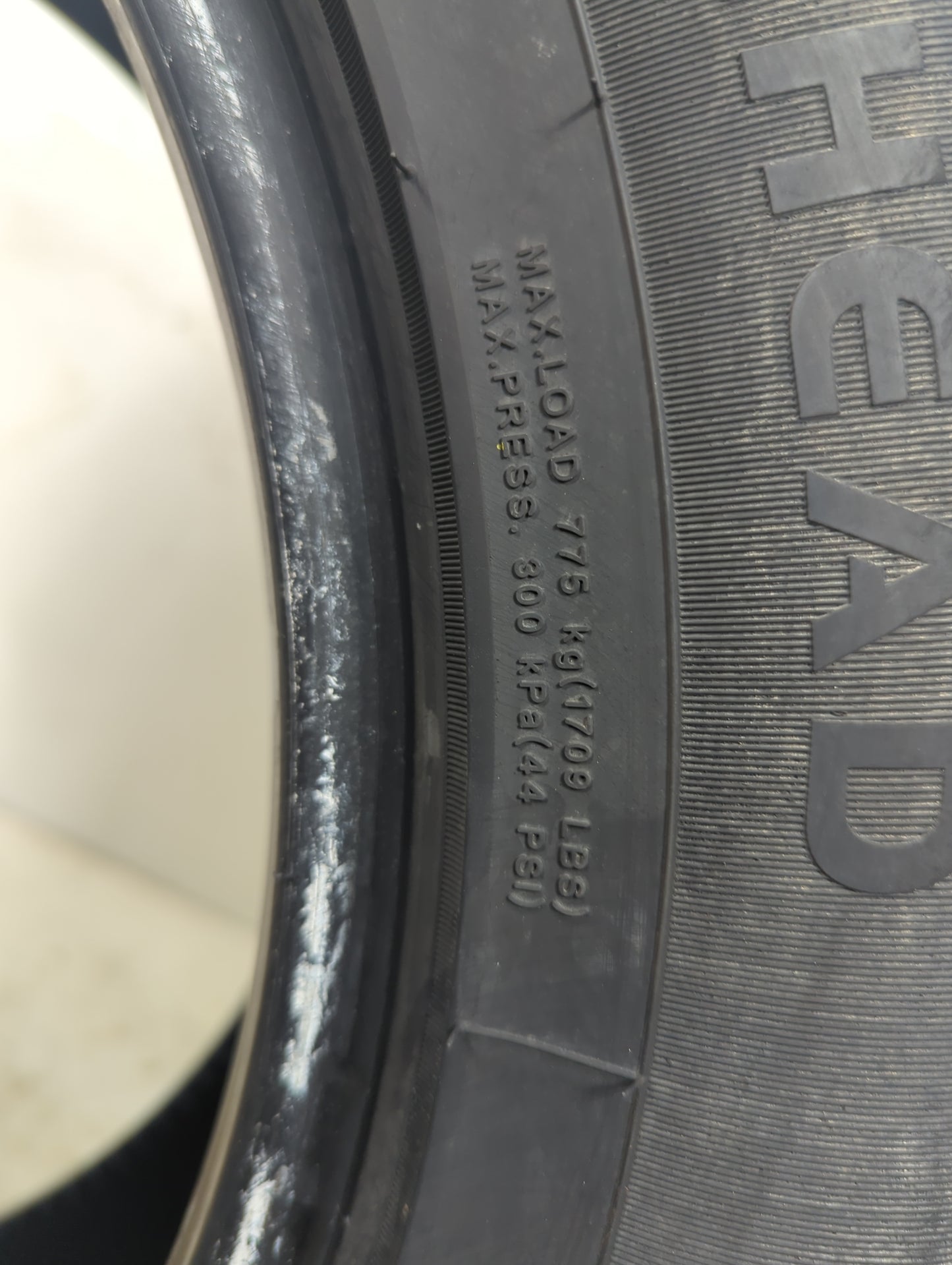 Used Tire 235/55R17 IRONHEAD REFLEX H/T - Tread Depth 9/32 - Oemusedautoparts1.com