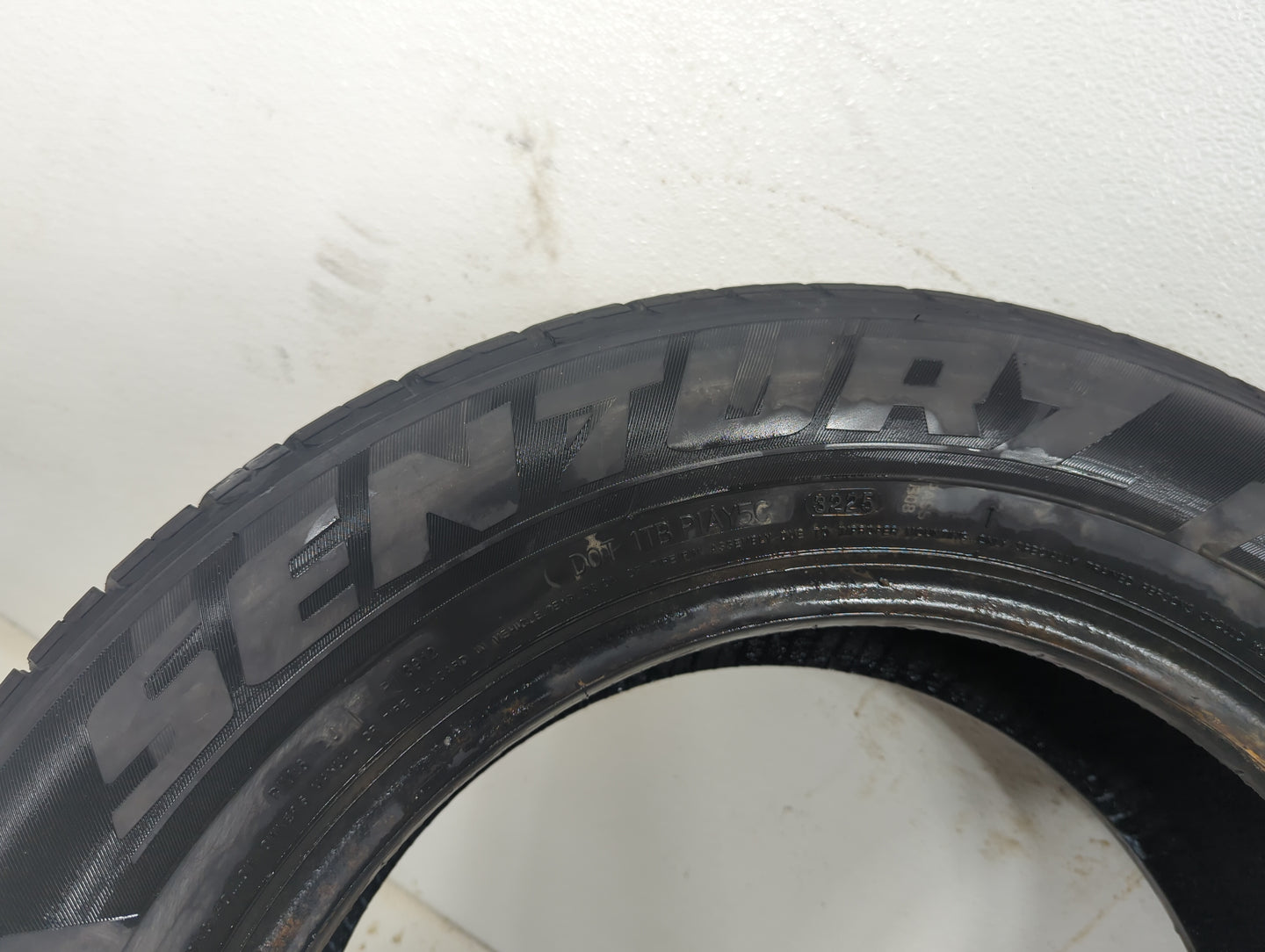Used Tire 215/60R16 SENTURY TOURING 95H - Tread Depth 10/32 - Oemusedautoparts1.com