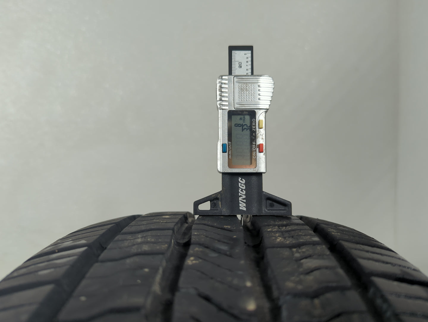 Used Tire 235/70R16 MASTERCRAFT STRATUS HT 106T - Tread Depth 8/32 - Oemusedautoparts1.com