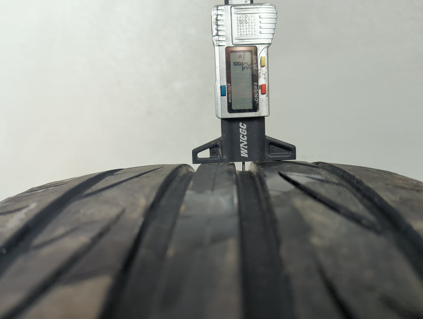 Used Tire 235/45R18 LEXANI LX-TWENTY 98W - Tread Depth 8/32 - Oemusedautoparts1.com