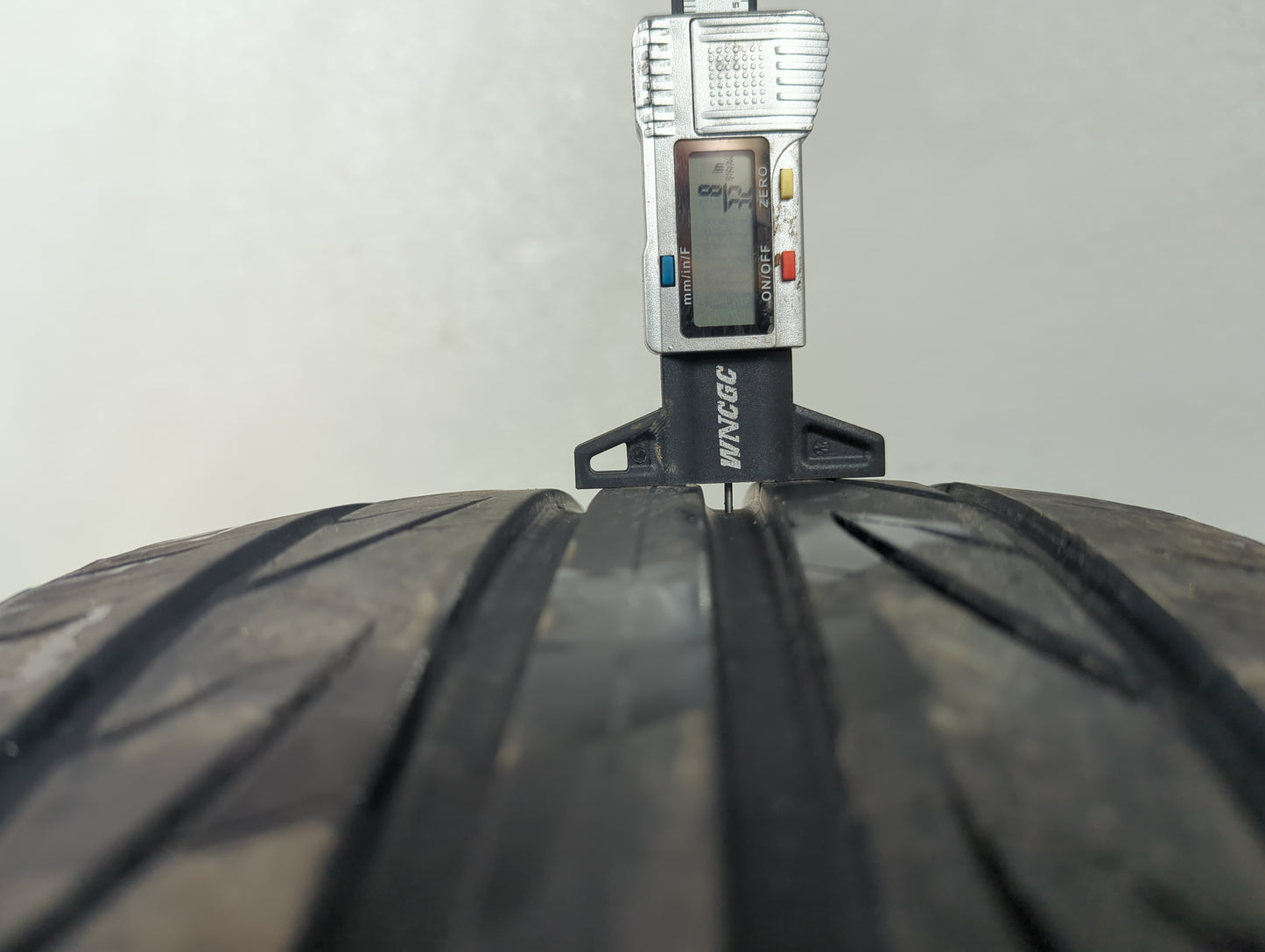 Used Tire 235/45R18 LEXANI LX-TWENTY 98W - Tread Depth 8/32 - Oemusedautoparts1.com