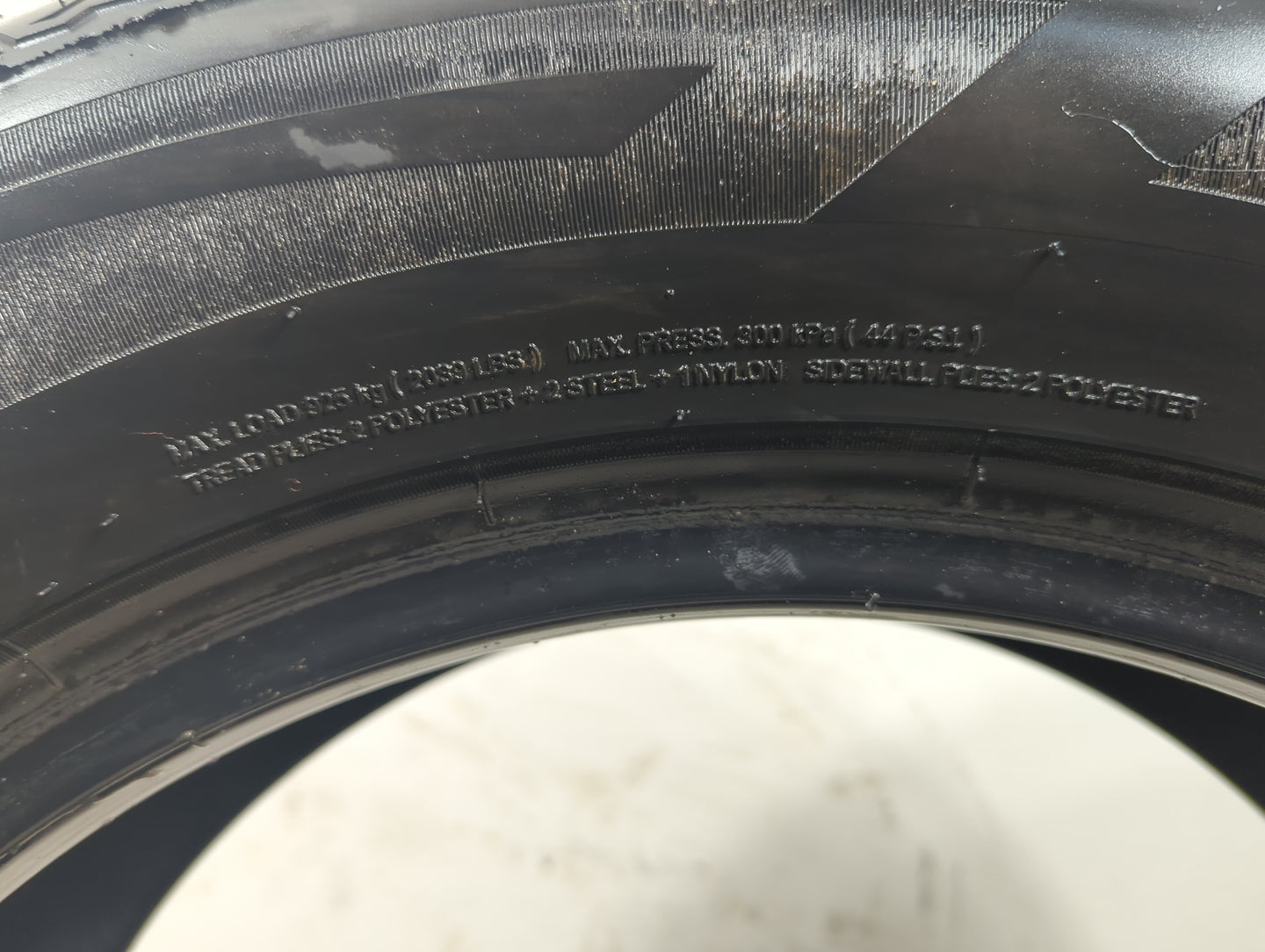 Used Tire 245/60R18 ARISUN ARESTA ZG02 105T - Tread Depth 9/32 - Oemusedautoparts1.com