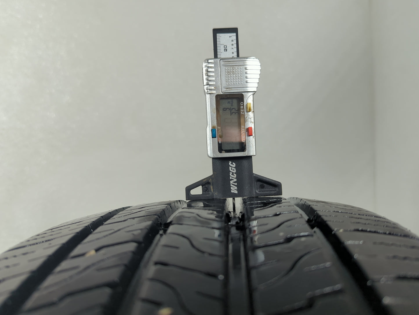 Used Tire 245/60R18 ARISUN ARESTA ZG02 105T - Tread Depth 9/32 - Oemusedautoparts1.com