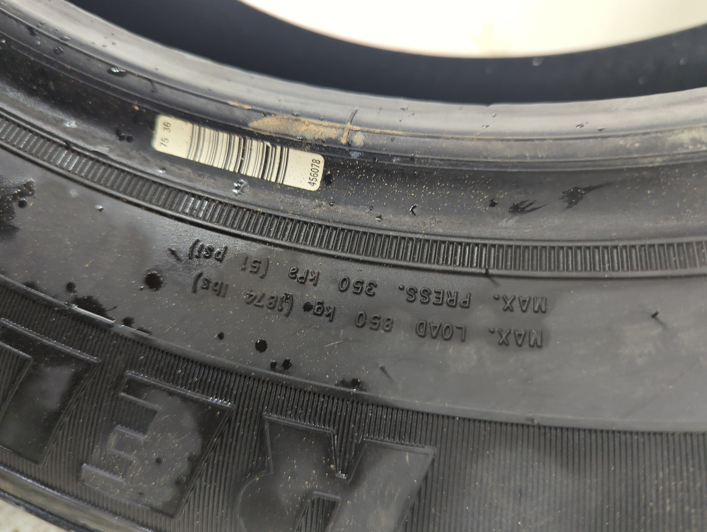 Used Tire 225/65R17 GOODYEAR RELIANT ALL-SEASON 102H - Tread Depth null/32 - Oemusedautoparts1.com