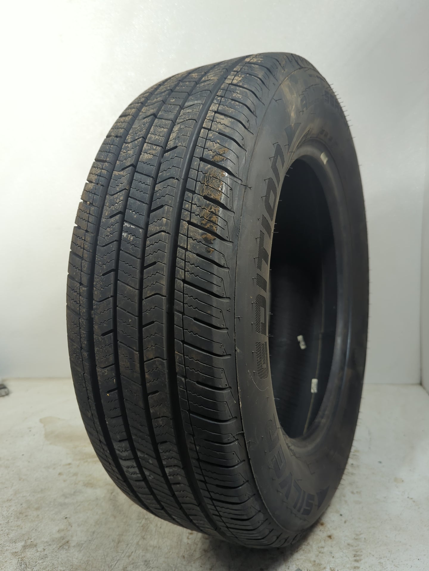 Used Tire 225/65R17 SILVERSTONE ARZON 102H - Tread Depth 8/32 - Oemusedautoparts1.com
