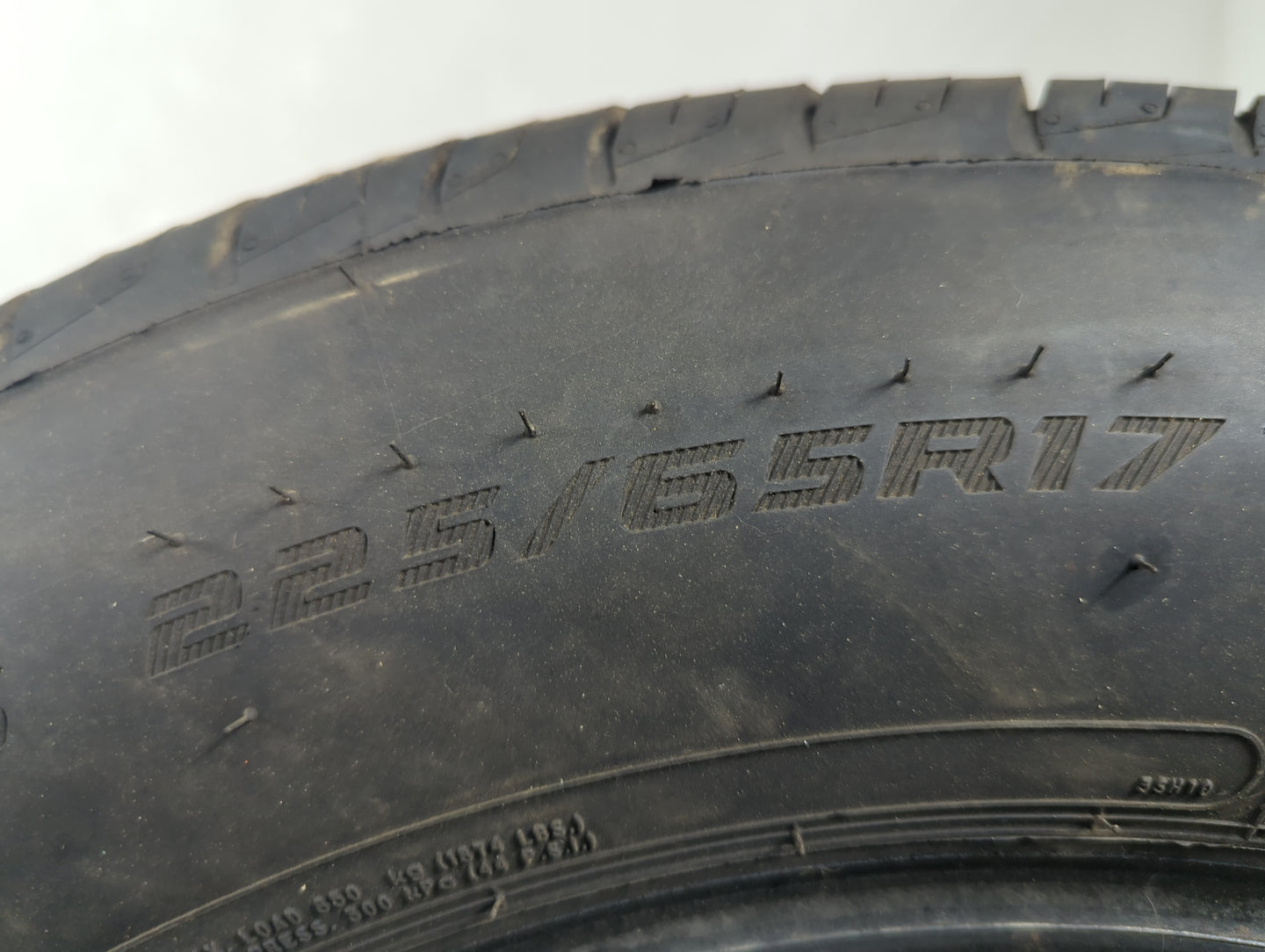 Used Tire 225/65R17 SILVERSTONE ARZON 102H - Tread Depth 8/32 - Oemusedautoparts1.com