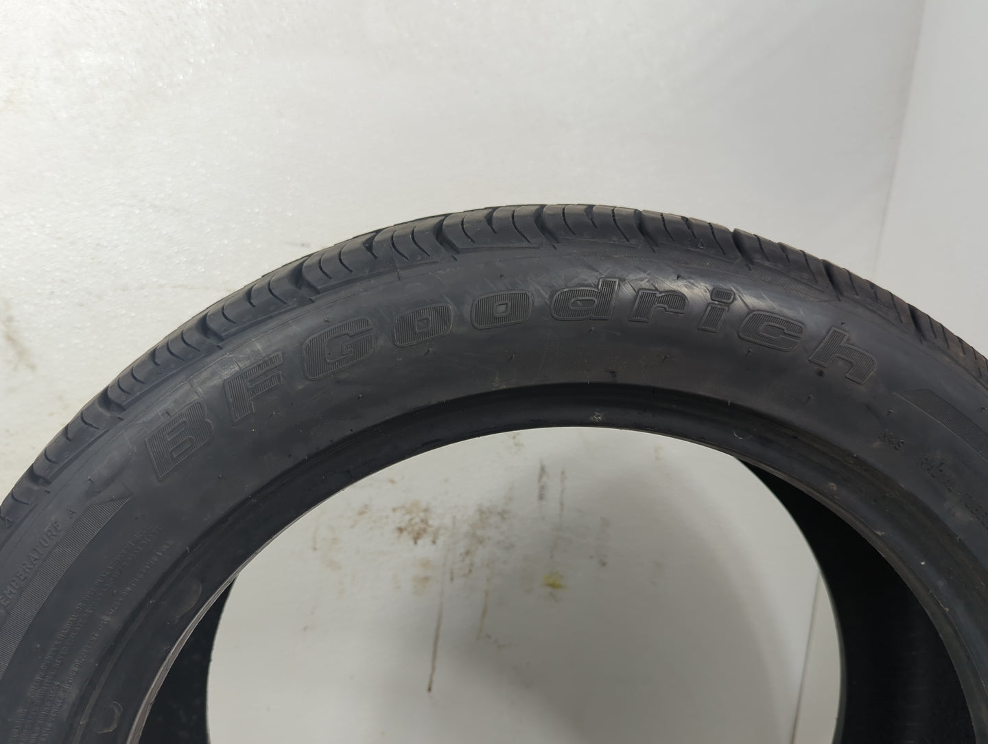 Used Tire 215/50R17 BFGOODRICH ADVANTAGE CONTROL 95V - Tread Depth 10/32 - Oemusedautoparts1.com