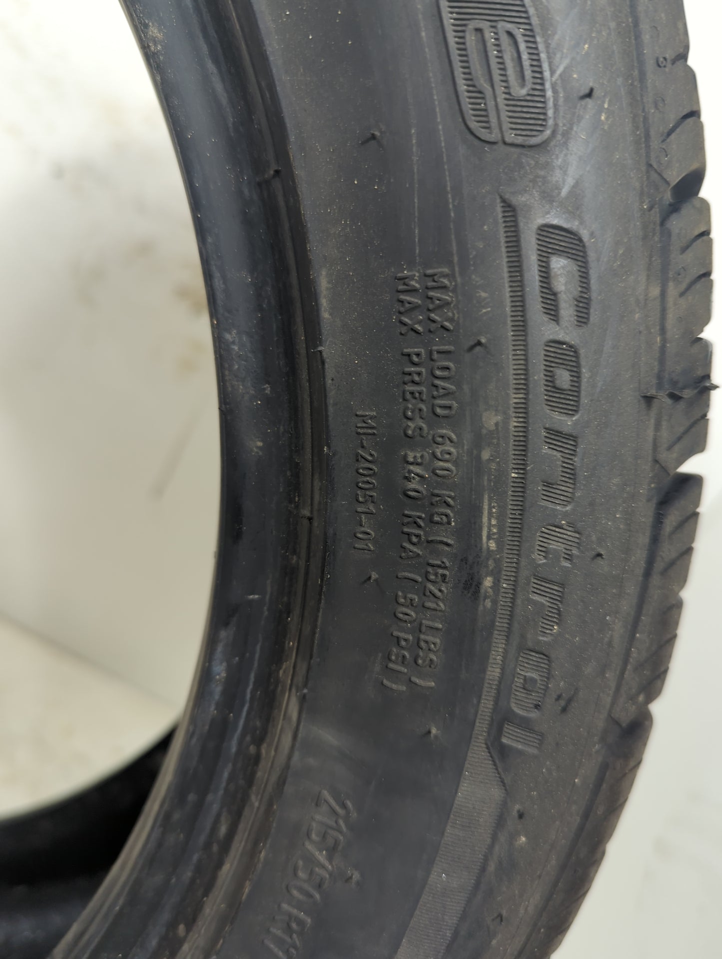 Used Tire 215/50R17 BFGOODRICH ADVANTAGE CONTROL 95V - Tread Depth 10/32 - Oemusedautoparts1.com