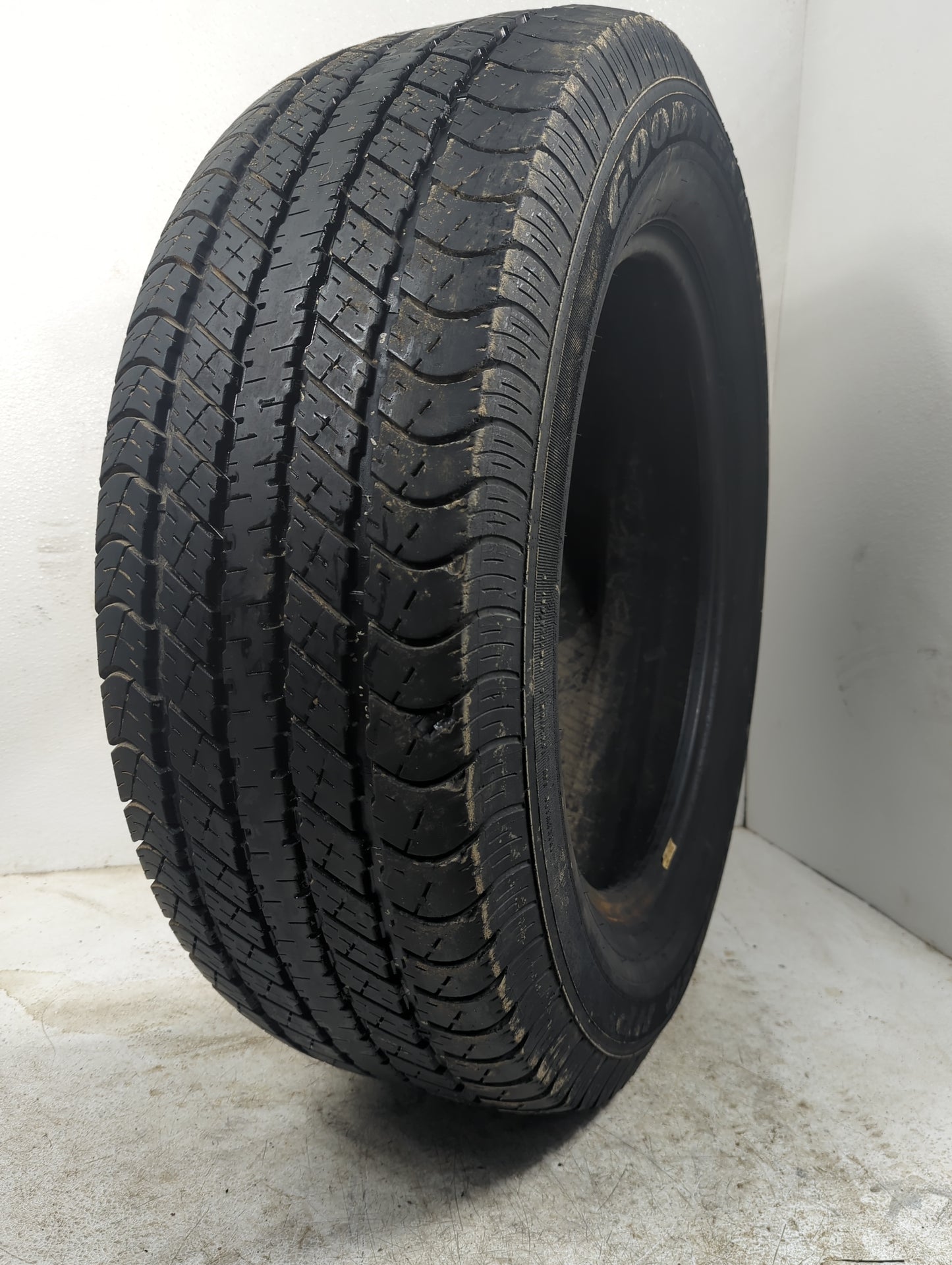 Used Tire - Tread Depth null/32 - Oemusedautoparts1.com