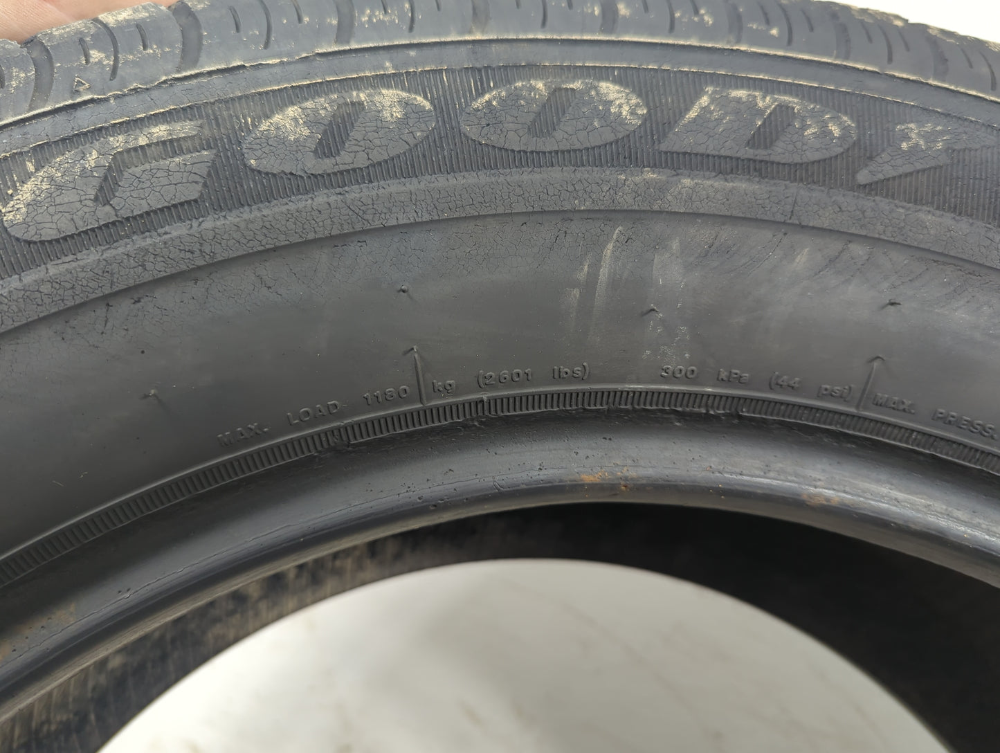 Used Tire - Tread Depth null/32 - Oemusedautoparts1.com