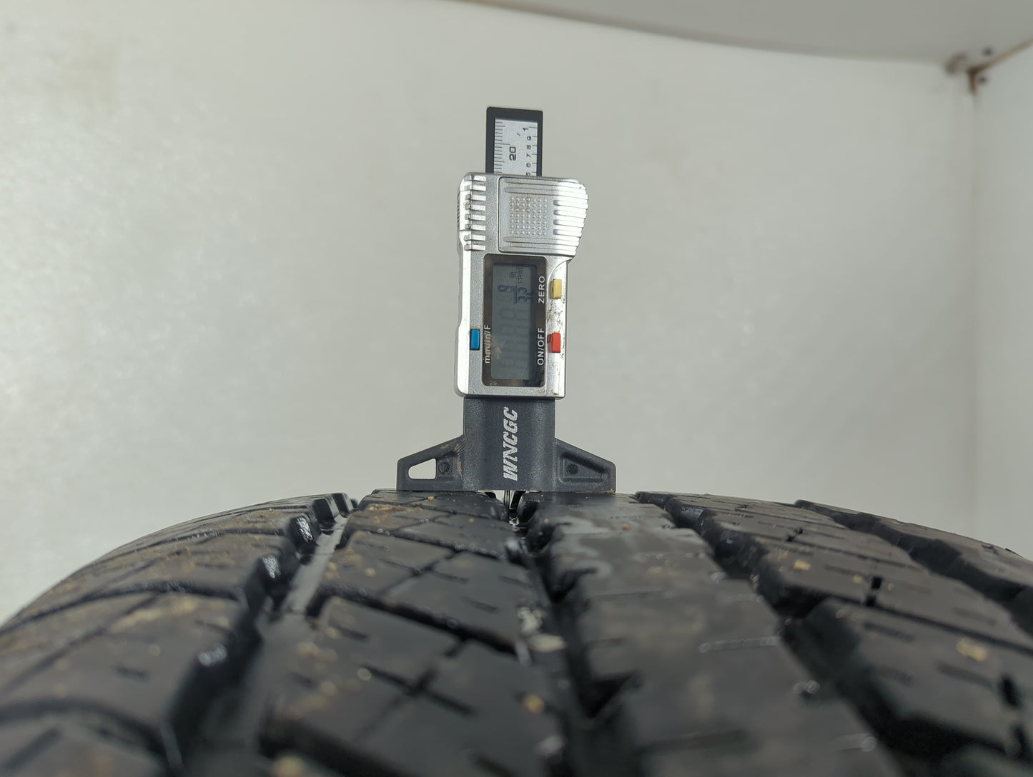 Used Tire - Tread Depth null/32 - Oemusedautoparts1.com