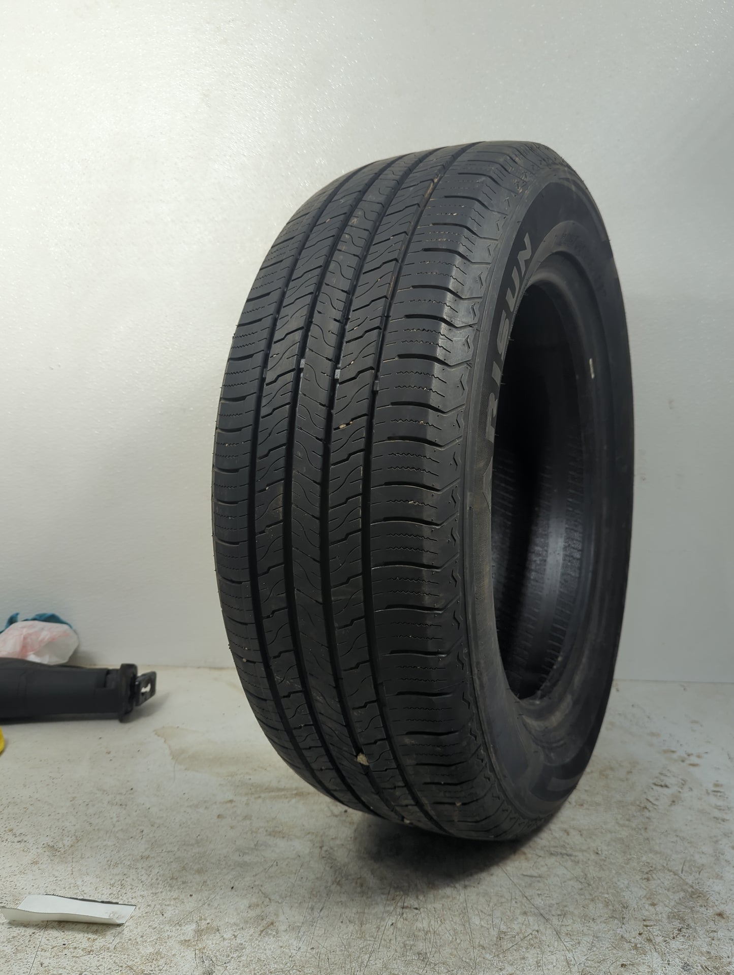 Used Tire - Tread Depth null/32 - Oemusedautoparts1.com