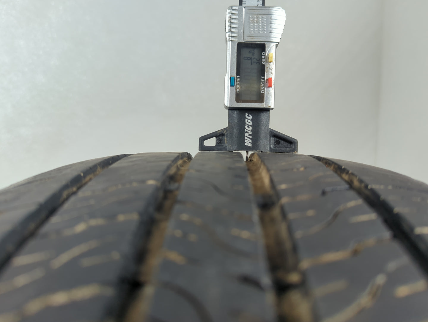 Used Tire - Tread Depth null/32 - Oemusedautoparts1.com