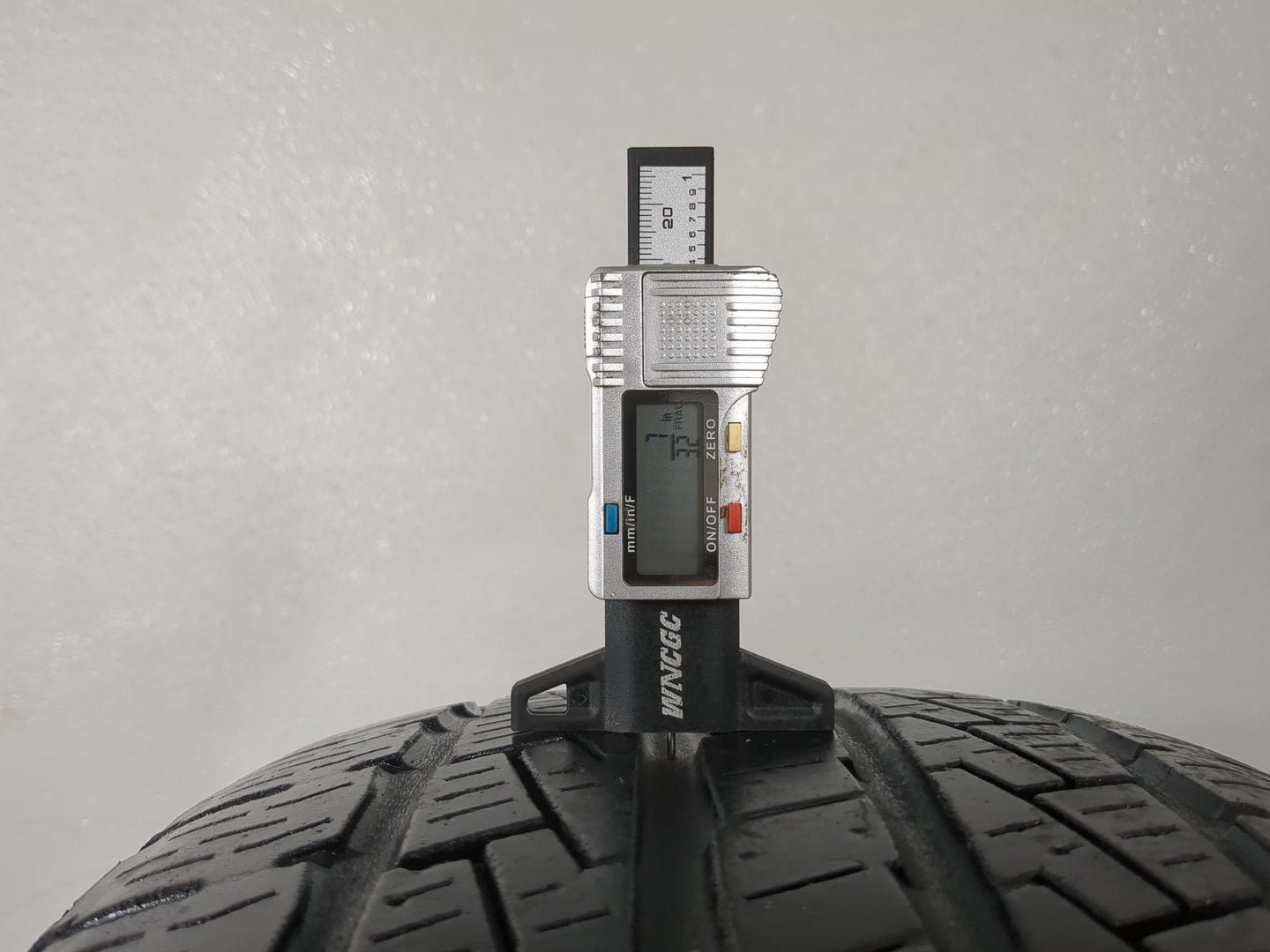Used Tire 275/55R20 PIRELLI SCORPION STR 111H - Tread Depth 7/32 - Oemusedautoparts1.com