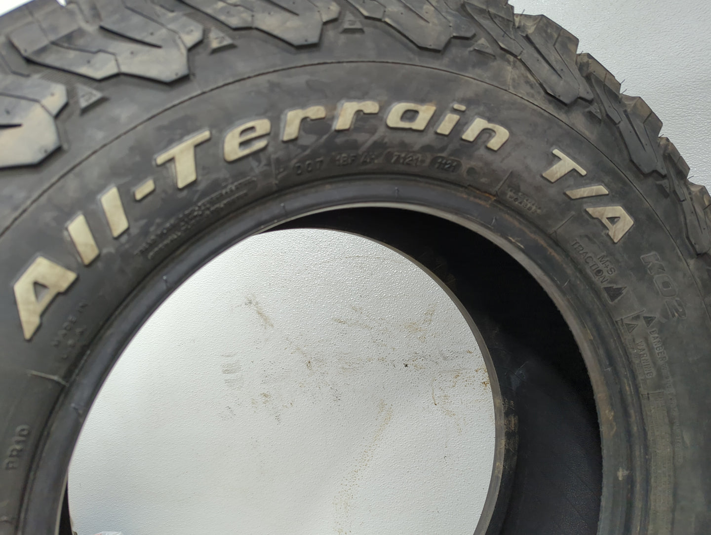 Used Tire 265/70R17 BFGOODRICH ALL-TERRAIN T/A KO2 121S - Tread Depth 10/32 - Oemusedautoparts1.com