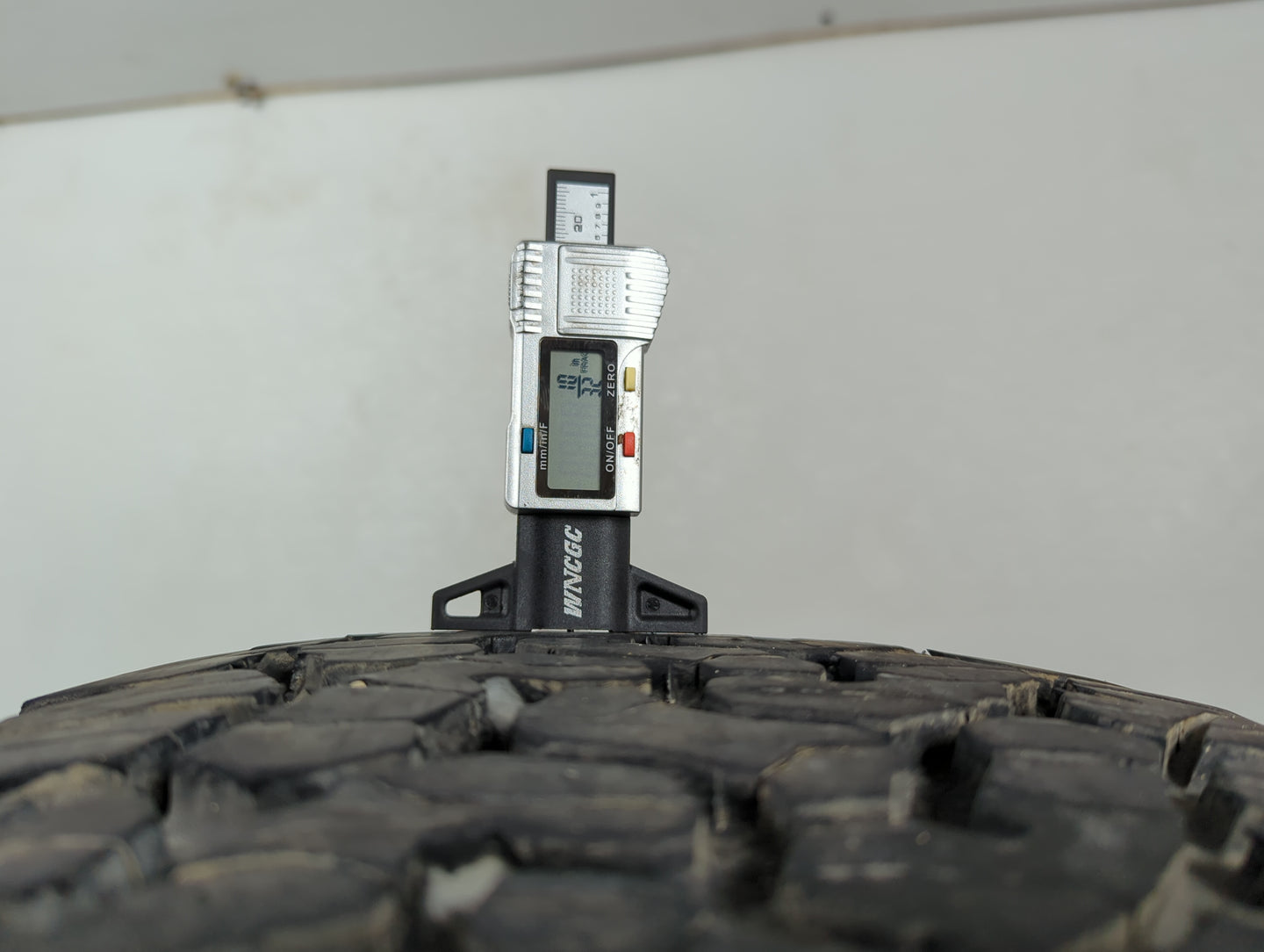 Used Tire 265/70R17 BFGOODRICH ALL-TERRAIN T/A KO2 121S - Tread Depth 10/32 - Oemusedautoparts1.com