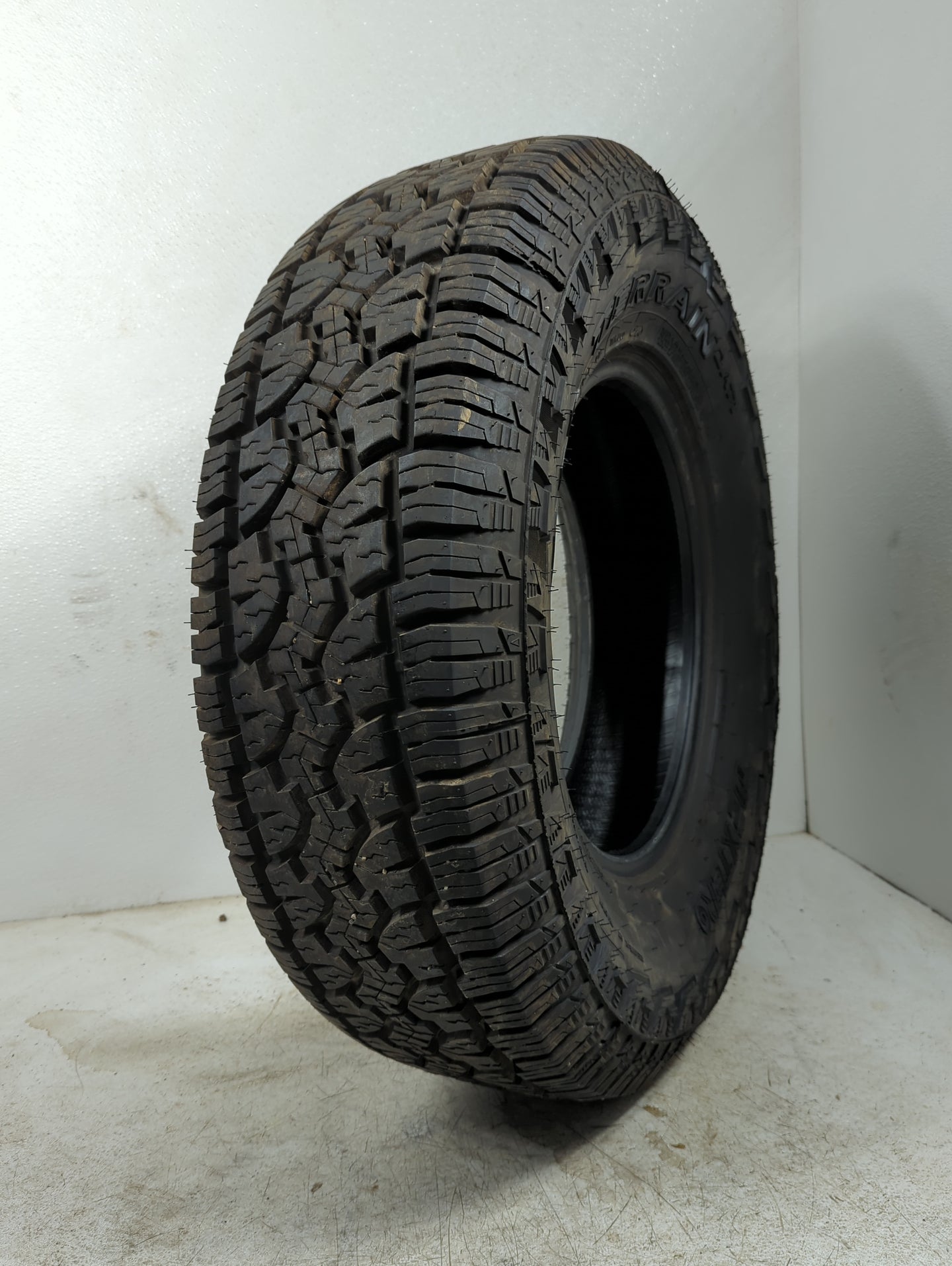 Used Tire 245/75R16 DEXTERO ALL TERRAIN DAT 109T - Tread Depth 12/32 - Oemusedautoparts1.com