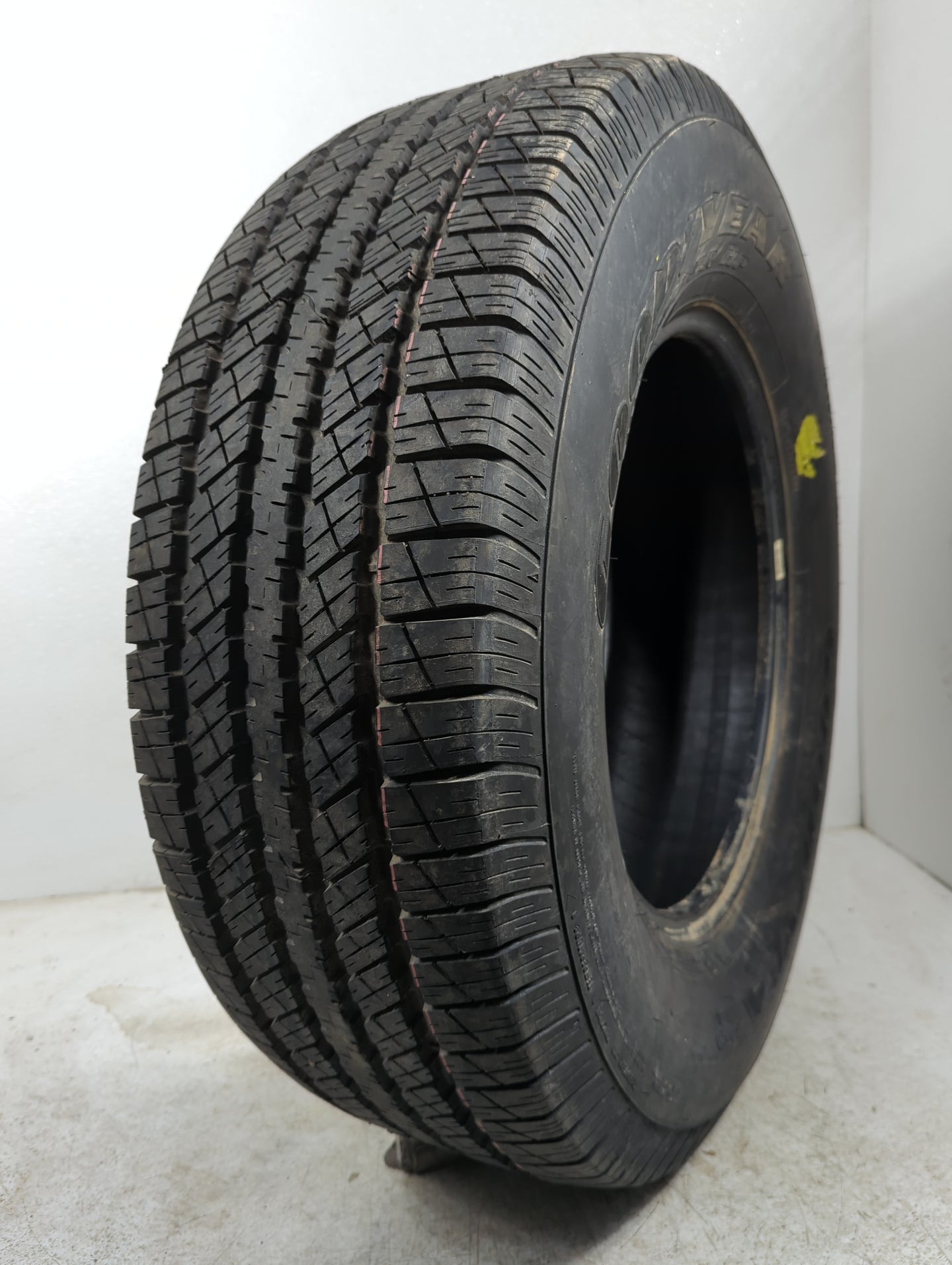 Used Tire 265/70R17 GOODYEAR WRANGLER HP 113S - Tread Depth 12/32 - Oemusedautoparts1.com