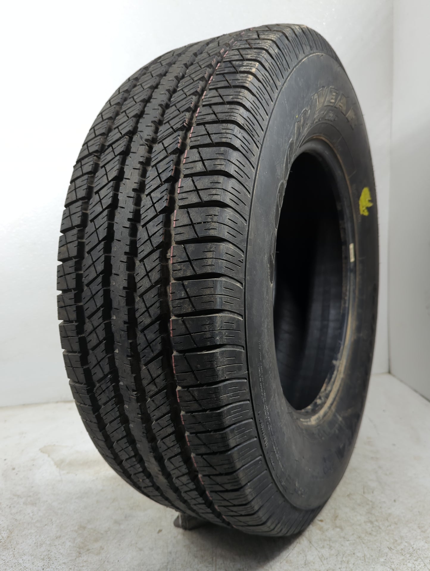 Used Tire 265/70R17 GOODYEAR WRANGLER HP 113S - Tread Depth 12/32 - Oemusedautoparts1.com