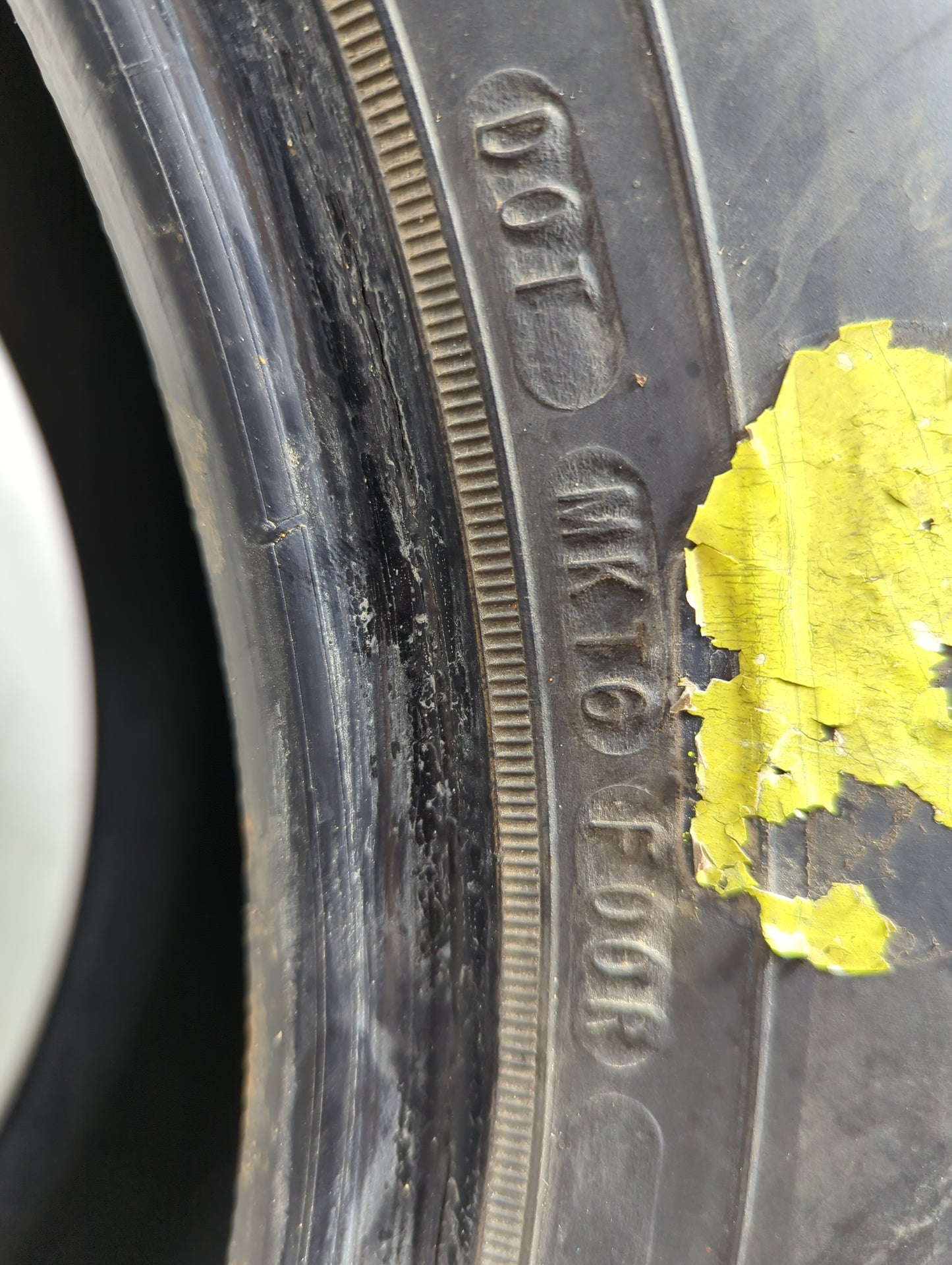 Used Tire 265/70R17 GOODYEAR WRANGLER HP 113S - Tread Depth 12/32 - Oemusedautoparts1.com