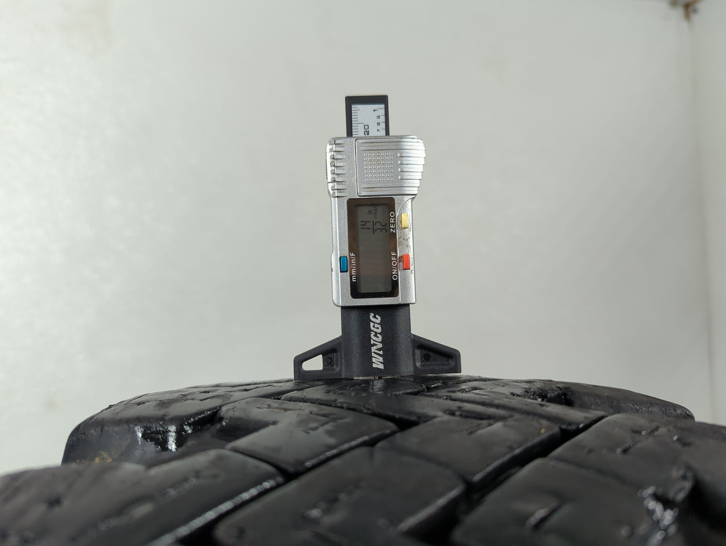 Used Tire 7.50-16 MASTERCRAFT COURSER A/T - Tread Depth 14/32 - Oemusedautoparts1.com
