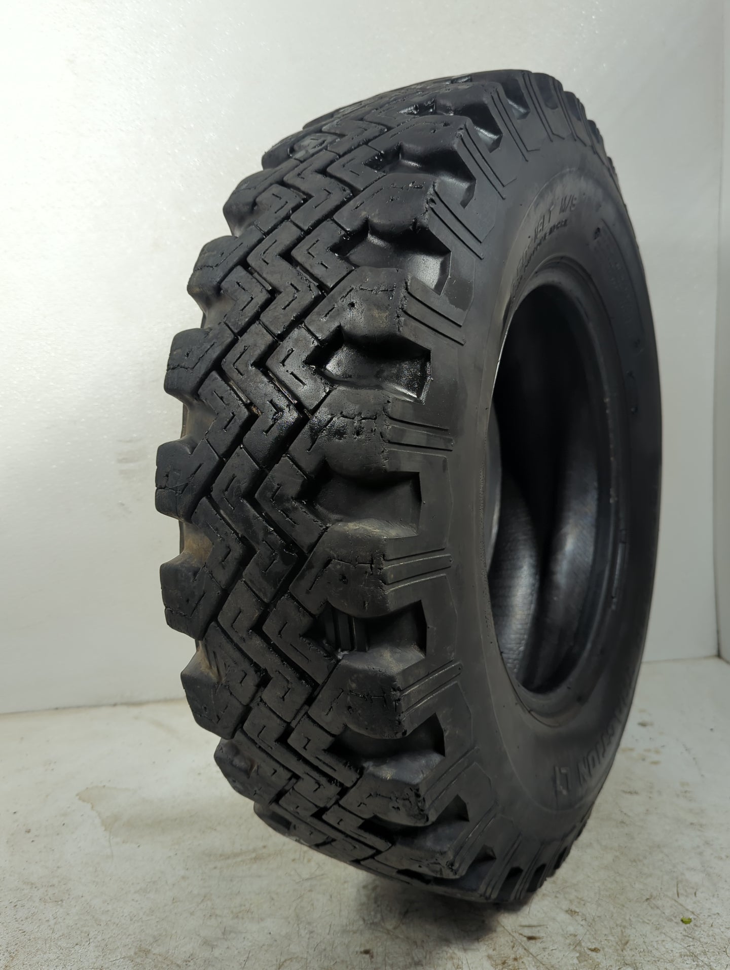 Used Tire 7.50-16 MASTERCRAFT COURSER TRACTION LT - Tread Depth 14/32 - Oemusedautoparts1.com