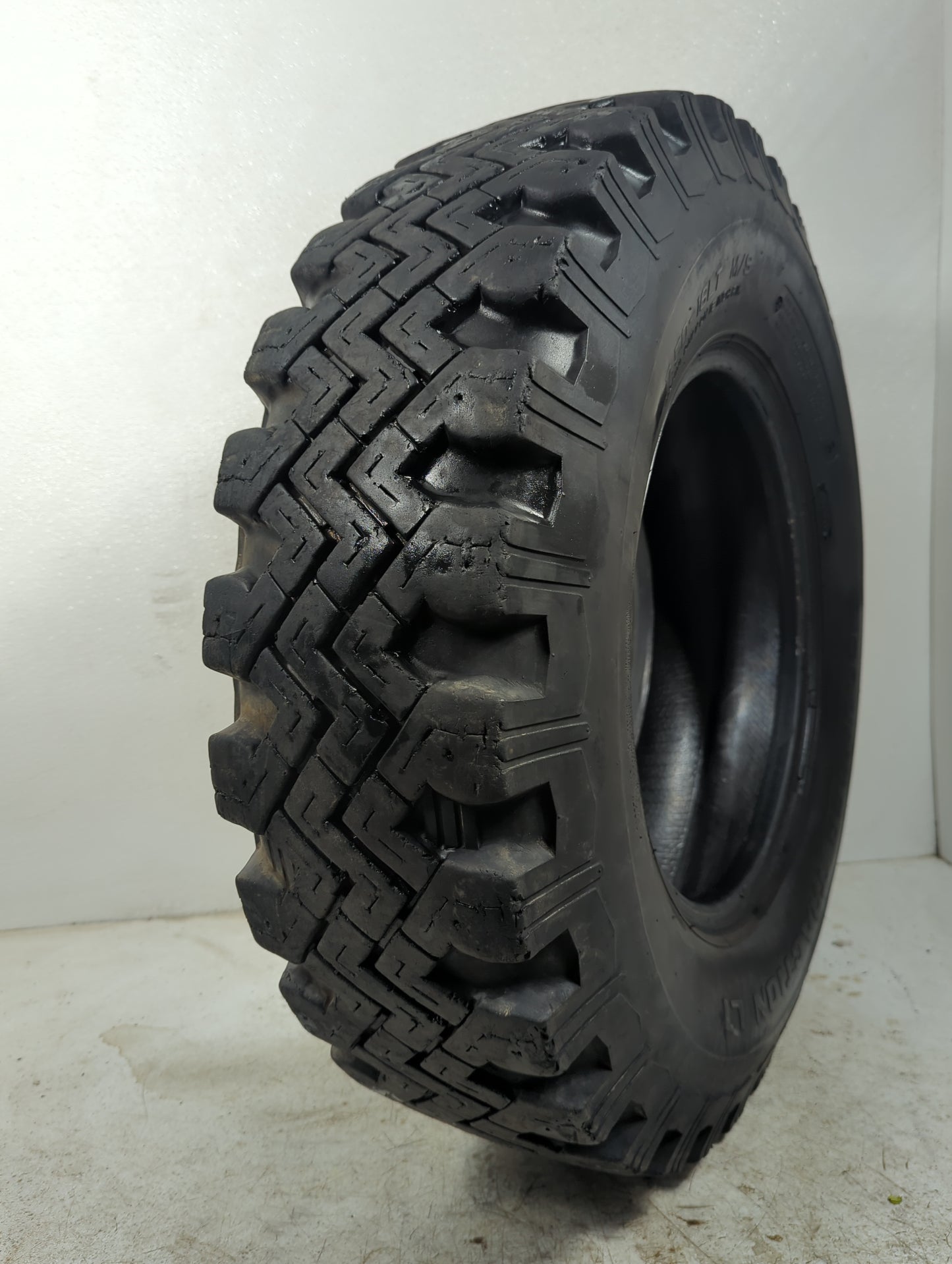 Used Tire 7.50-16 MASTERCRAFT COURSER TRACTION LT - Tread Depth 14/32 - Oemusedautoparts1.com
