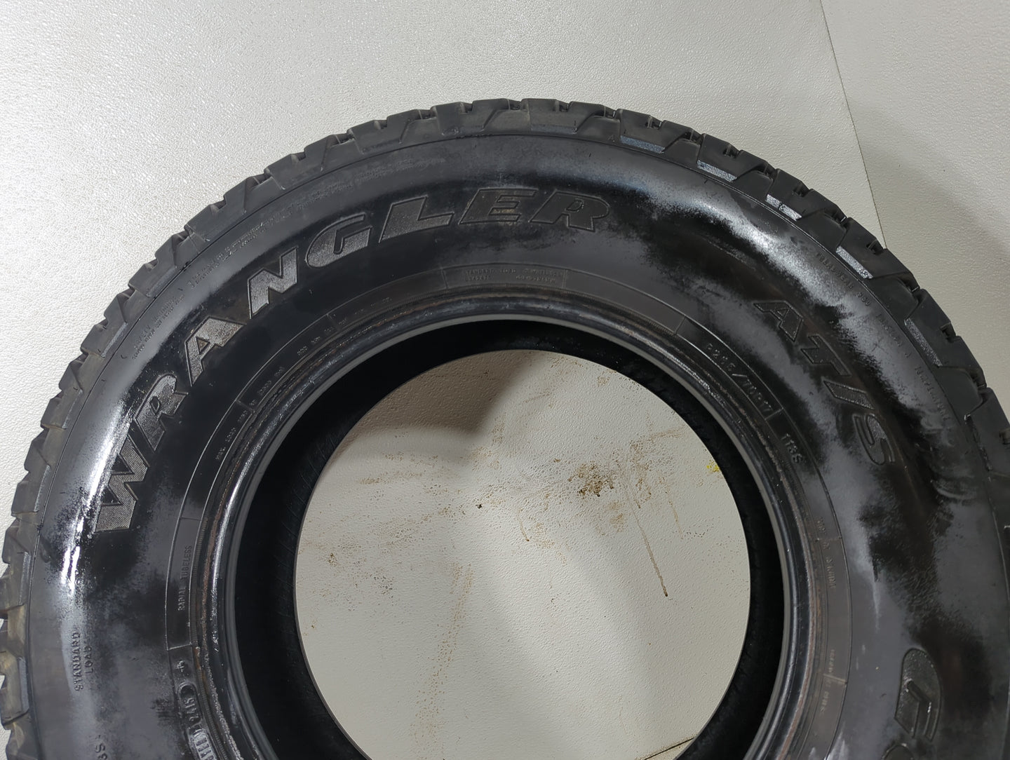 Used Tire 265/70R17 GOODYEAR WRANGLER AT/S 113S - Tread Depth 9/32 - Oemusedautoparts1.com