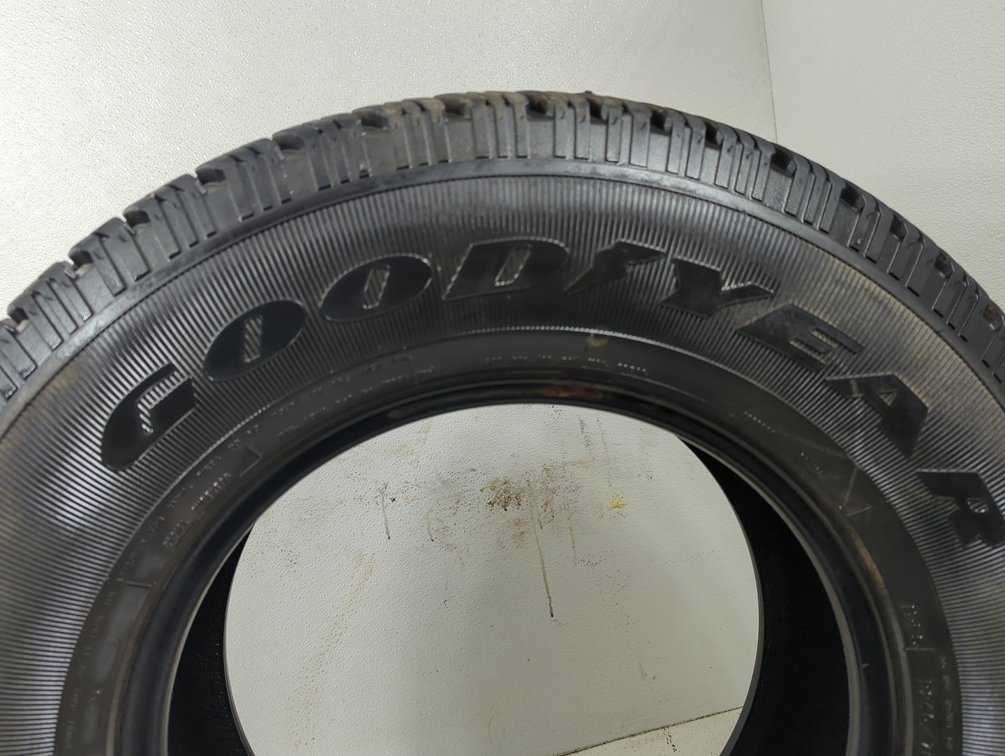 Used Tire 245/70R16 GOODYEAR WRANGLER SR-A 106S - Tread Depth 13/32 - Oemusedautoparts1.com