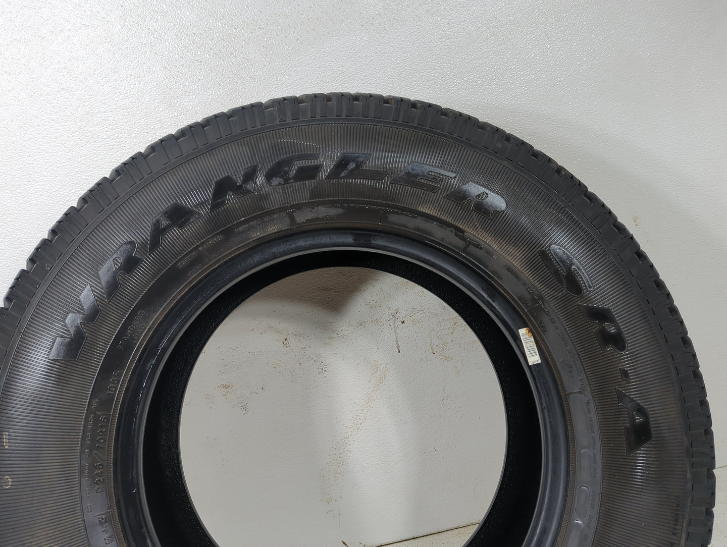 Used Tire 245/70R16 GOODYEAR WRANGLER SR-A 106S - Tread Depth 13/32 - Oemusedautoparts1.com