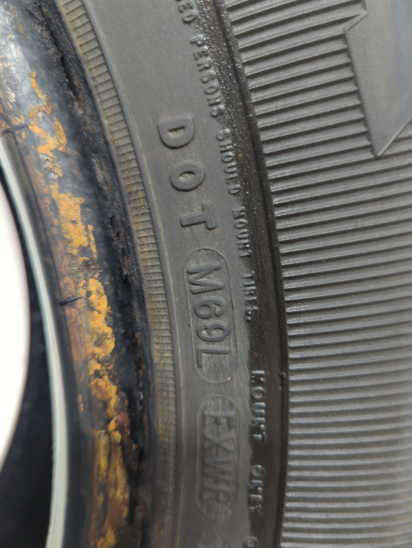 Used Tire 245/70R16 GOODYEAR WRANGLER SR-A 106S - Tread Depth 13/32 - Oemusedautoparts1.com