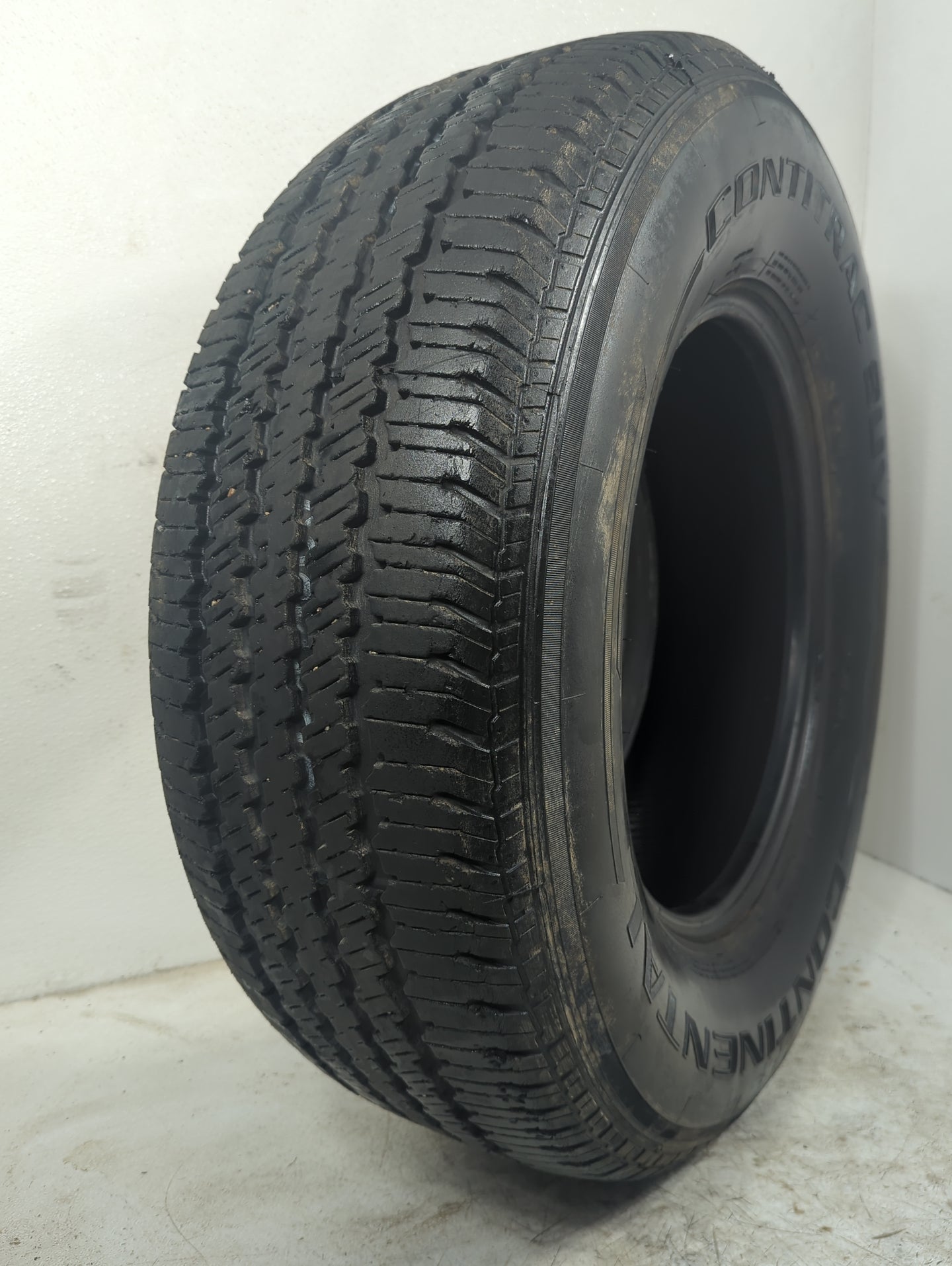 Used Tire 265/70R17 CONTINENTAL CONTITRAC SUV 113S - Tread Depth 10/32 - Oemusedautoparts1.com