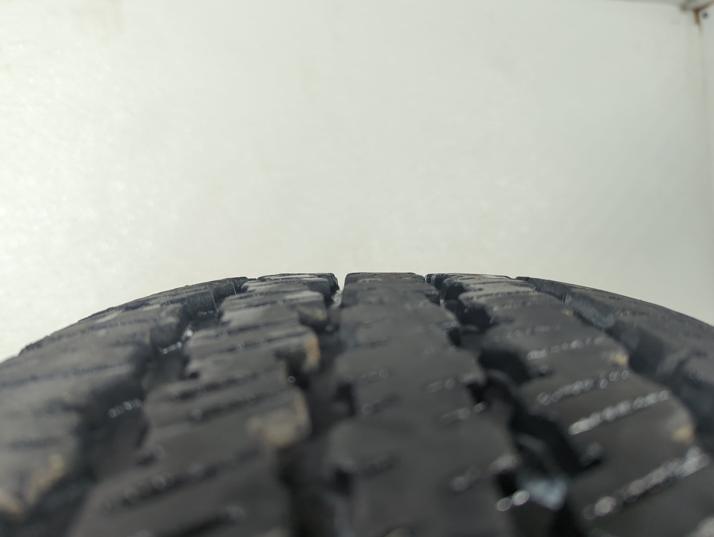 Used Tire 265/70R17 CONTINENTAL CONTITRAC SUV 113S - Tread Depth 10/32 - Oemusedautoparts1.com