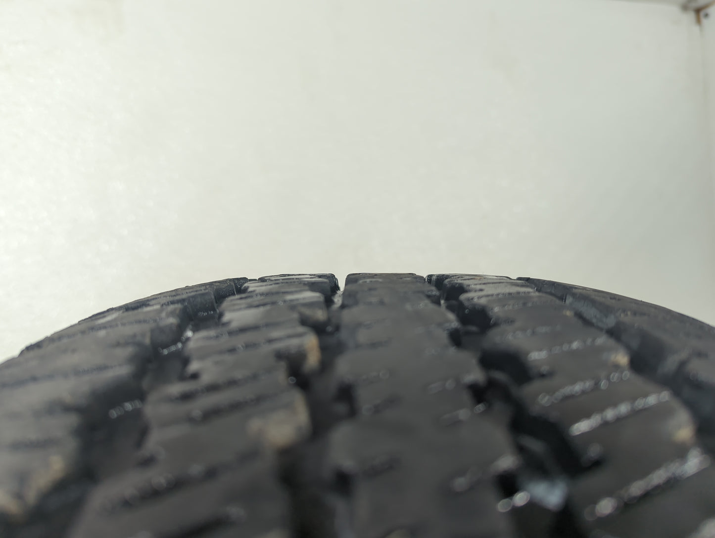 Used Tire 265/70R17 CONTINENTAL CONTITRAC SUV 113S - Tread Depth 10/32 - Oemusedautoparts1.com