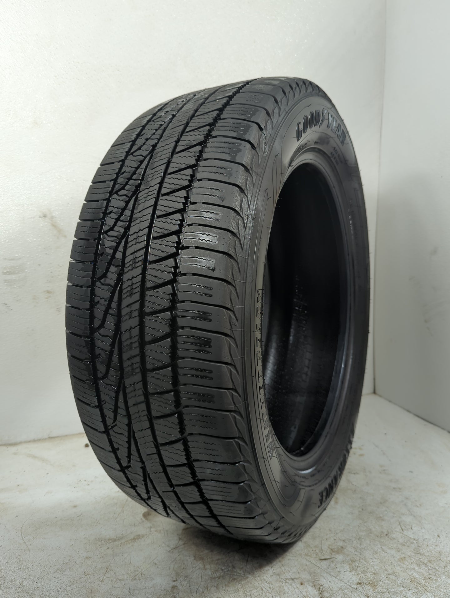 Used Tire 235/55R18 GOODYEAR ASSURANCE WEATHER READY 100V - Tread Depth 9/32 - Oemusedautoparts1.com