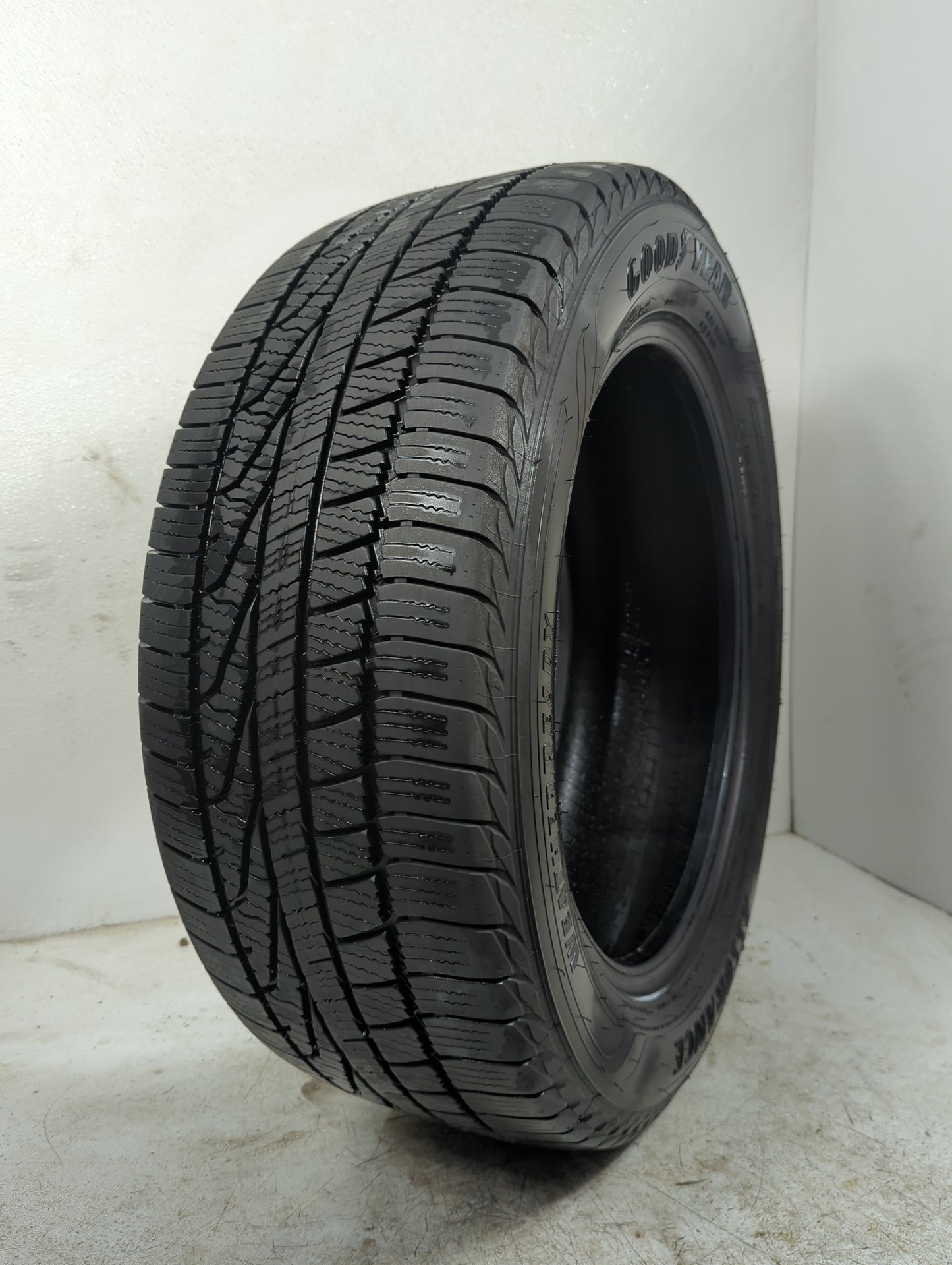 Used Tire 235/55R18 GOODYEAR ASSURANCE WEATHER READY 100V - Tread Depth 9/32 - Oemusedautoparts1.com