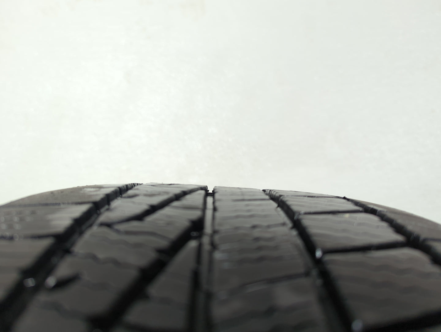 Used Tire 235/55R18 GOODYEAR ASSURANCE WEATHER READY 100V - Tread Depth 9/32 - Oemusedautoparts1.com