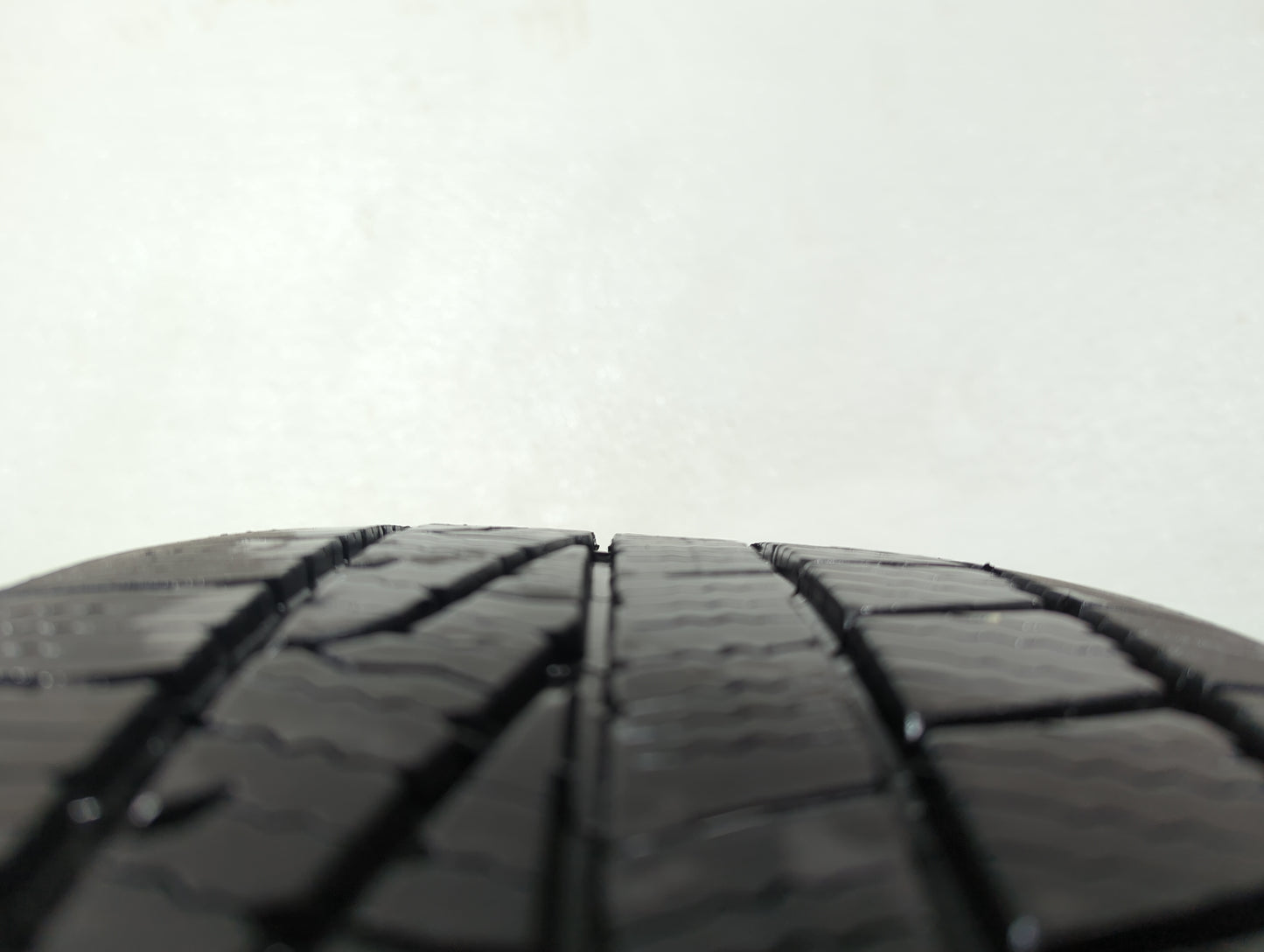 Used Tire 235/55R18 GOODYEAR ASSURANCE WEATHER READY 100V - Tread Depth 9/32 - Oemusedautoparts1.com