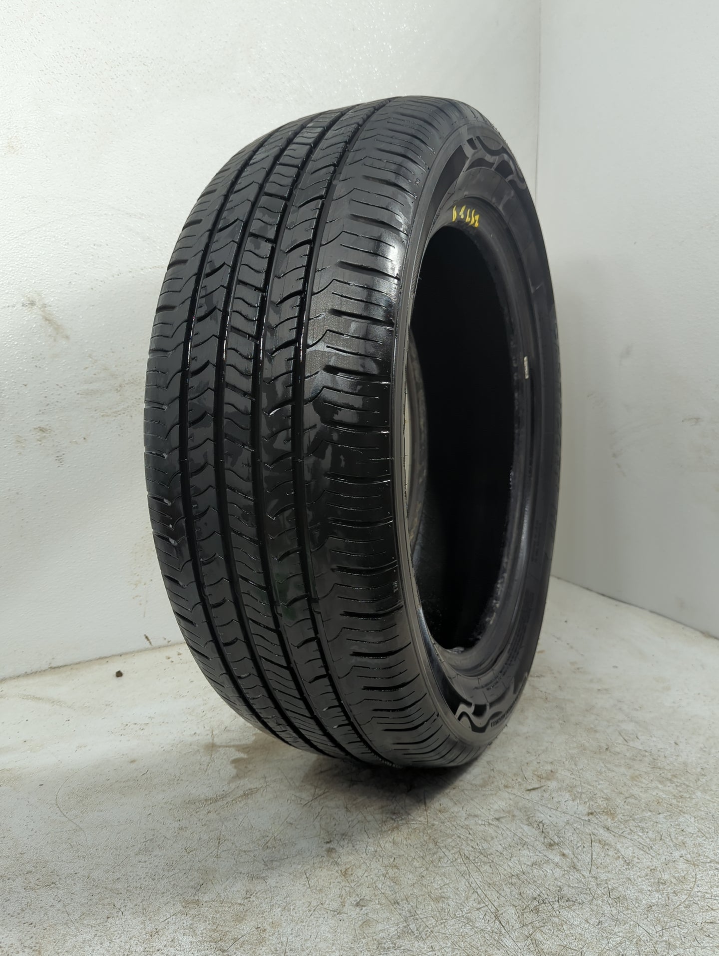 Used Tire 225/55R18 EVOLUXX CAPRICORN HP 98H - Tread Depth 9/32 - Oemusedautoparts1.com
