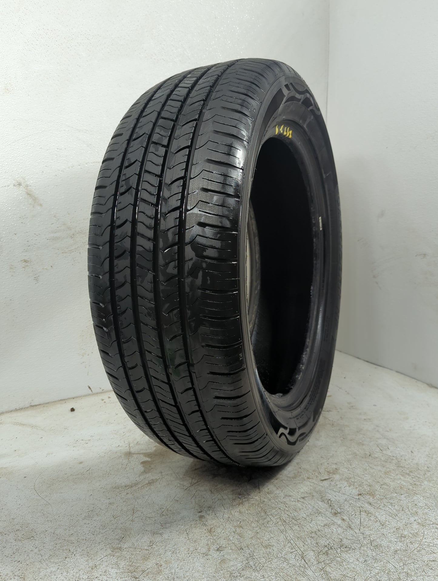 Used Tire 225/55R18 EVOLUXX CAPRICORN HP 98H - Tread Depth 9/32 - Oemusedautoparts1.com