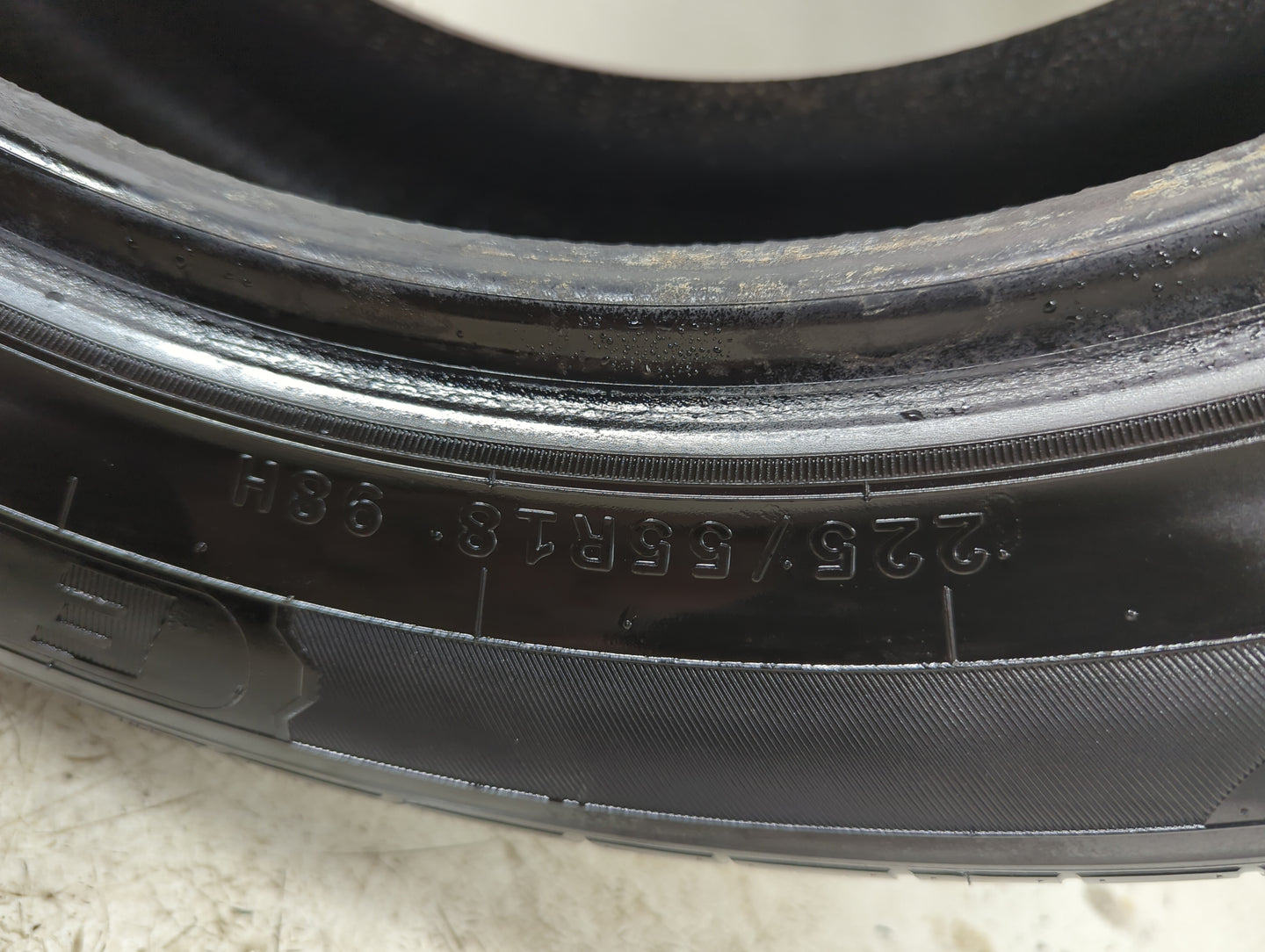 Used Tire 225/55R18 EVOLUXX CAPRICORN HP 98H - Tread Depth 9/32 - Oemusedautoparts1.com