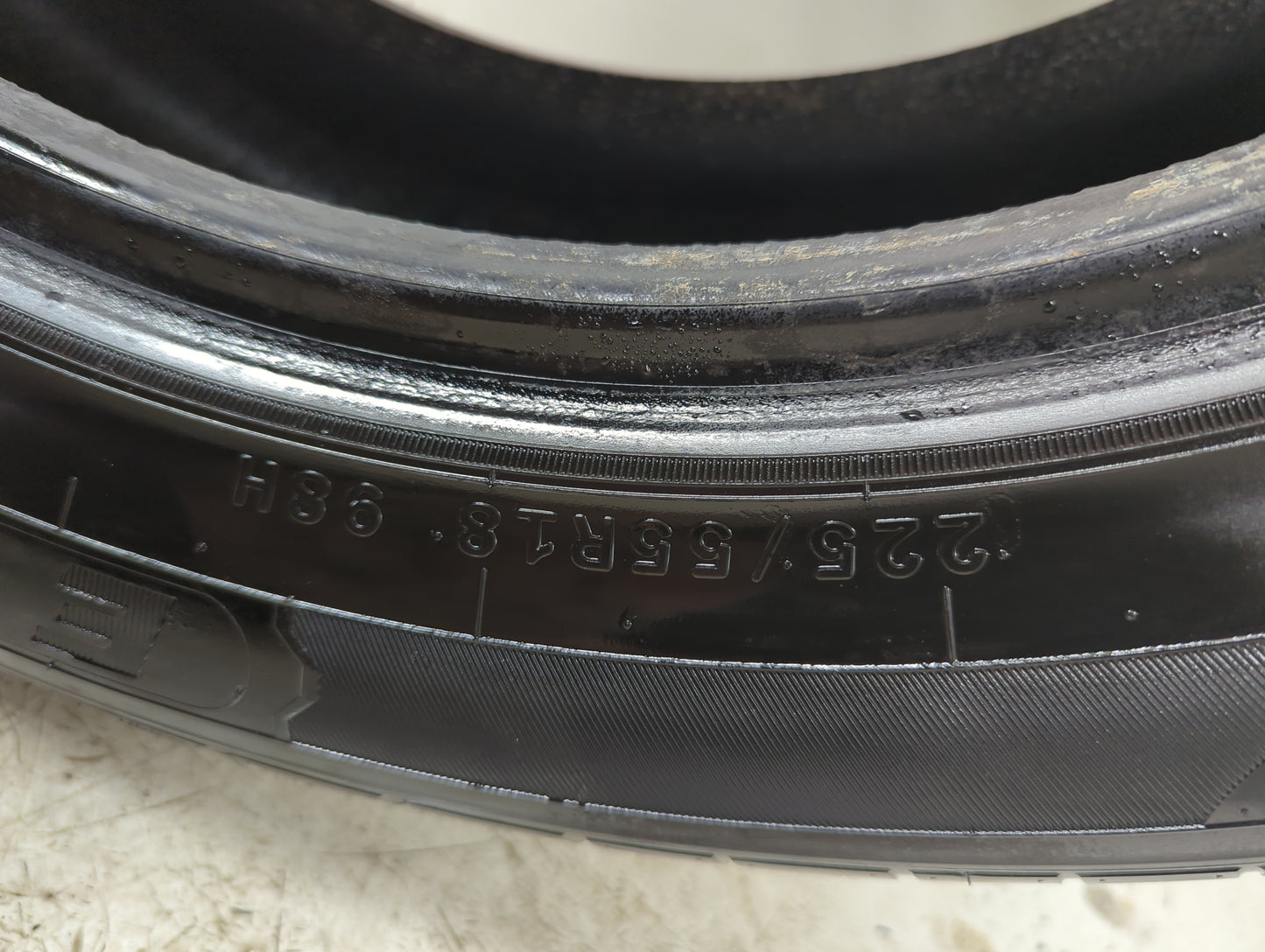 Used Tire 225/55R18 EVOLUXX CAPRICORN HP 98H - Tread Depth 9/32 - Oemusedautoparts1.com