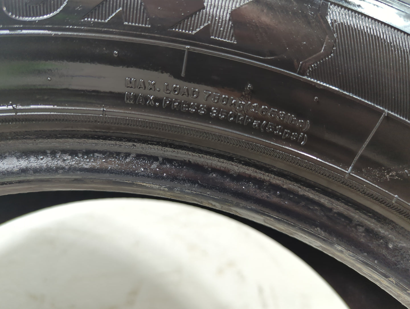 Used Tire 225/55R18 EVOLUXX CAPRICORN HP 98H - Tread Depth 9/32 - Oemusedautoparts1.com
