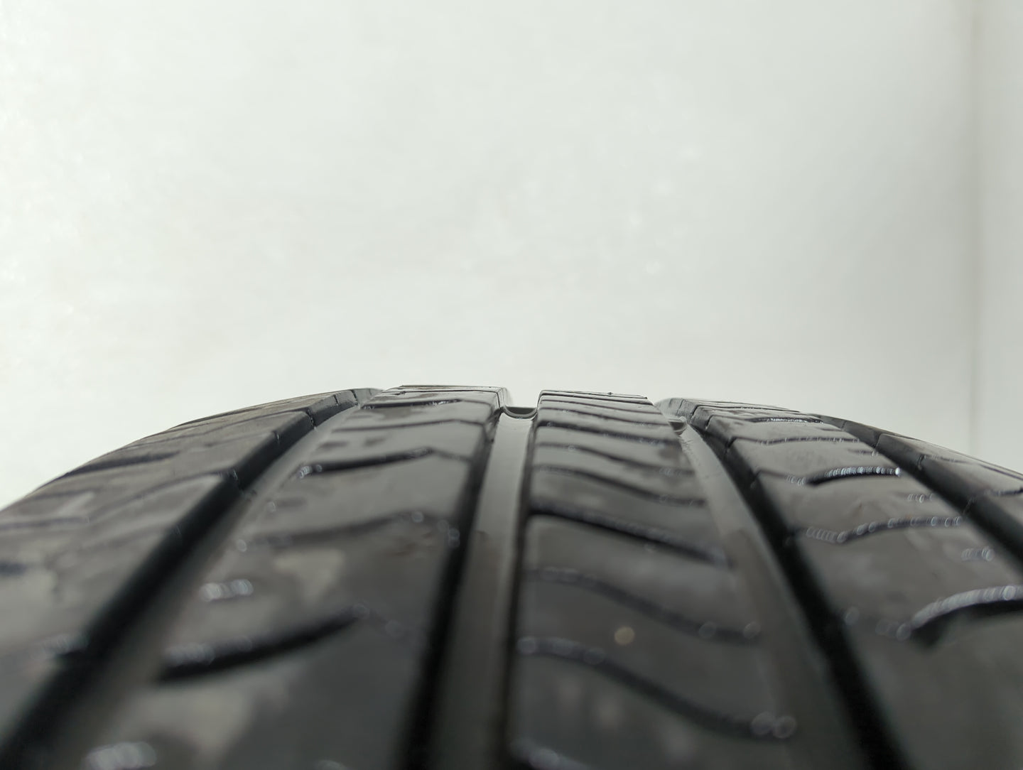Used Tire 225/55R18 EVOLUXX CAPRICORN HP 98H - Tread Depth 9/32 - Oemusedautoparts1.com