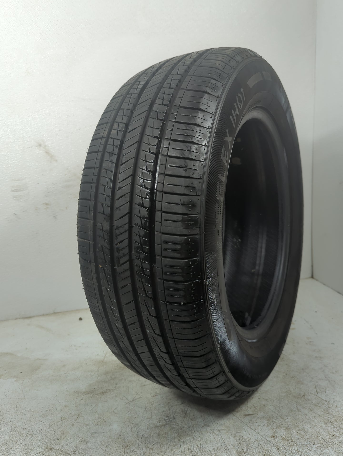 Used Tire 215/60R16 IRONHEAD REFLEX IH01 95V - Tread Depth 9/32 - Oemusedautoparts1.com