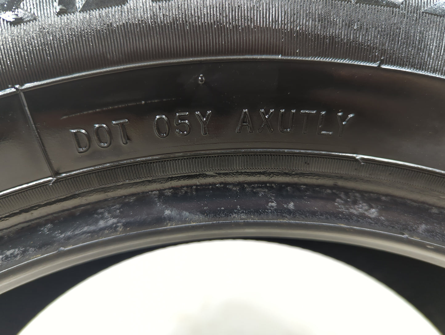Used Tire 215/60R16 IRONHEAD REFLEX IH01 95V - Tread Depth 9/32 - Oemusedautoparts1.com