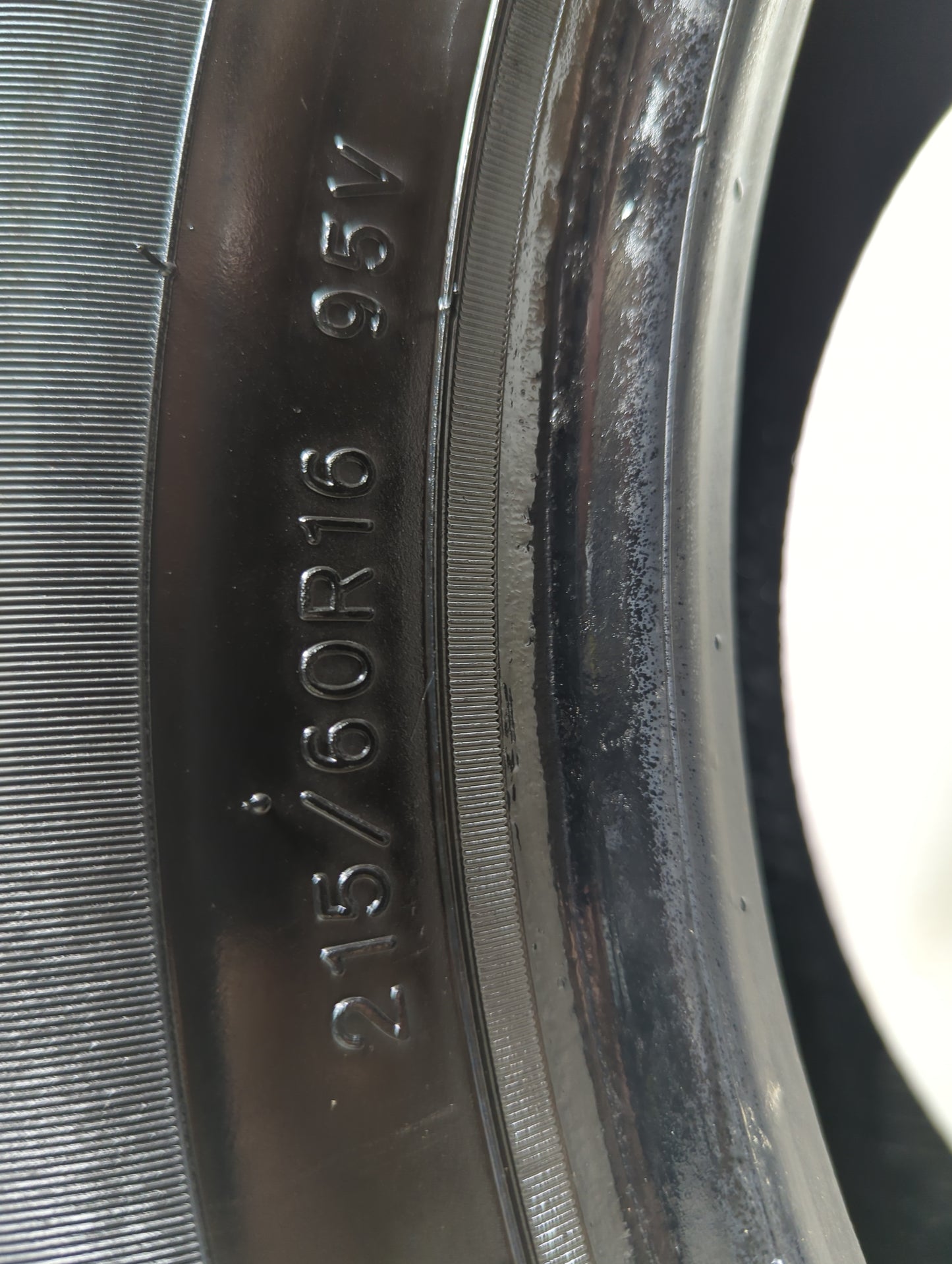 Used Tire 215/60R16 IRONHEAD REFLEX IH01 95V - Tread Depth 9/32 - Oemusedautoparts1.com